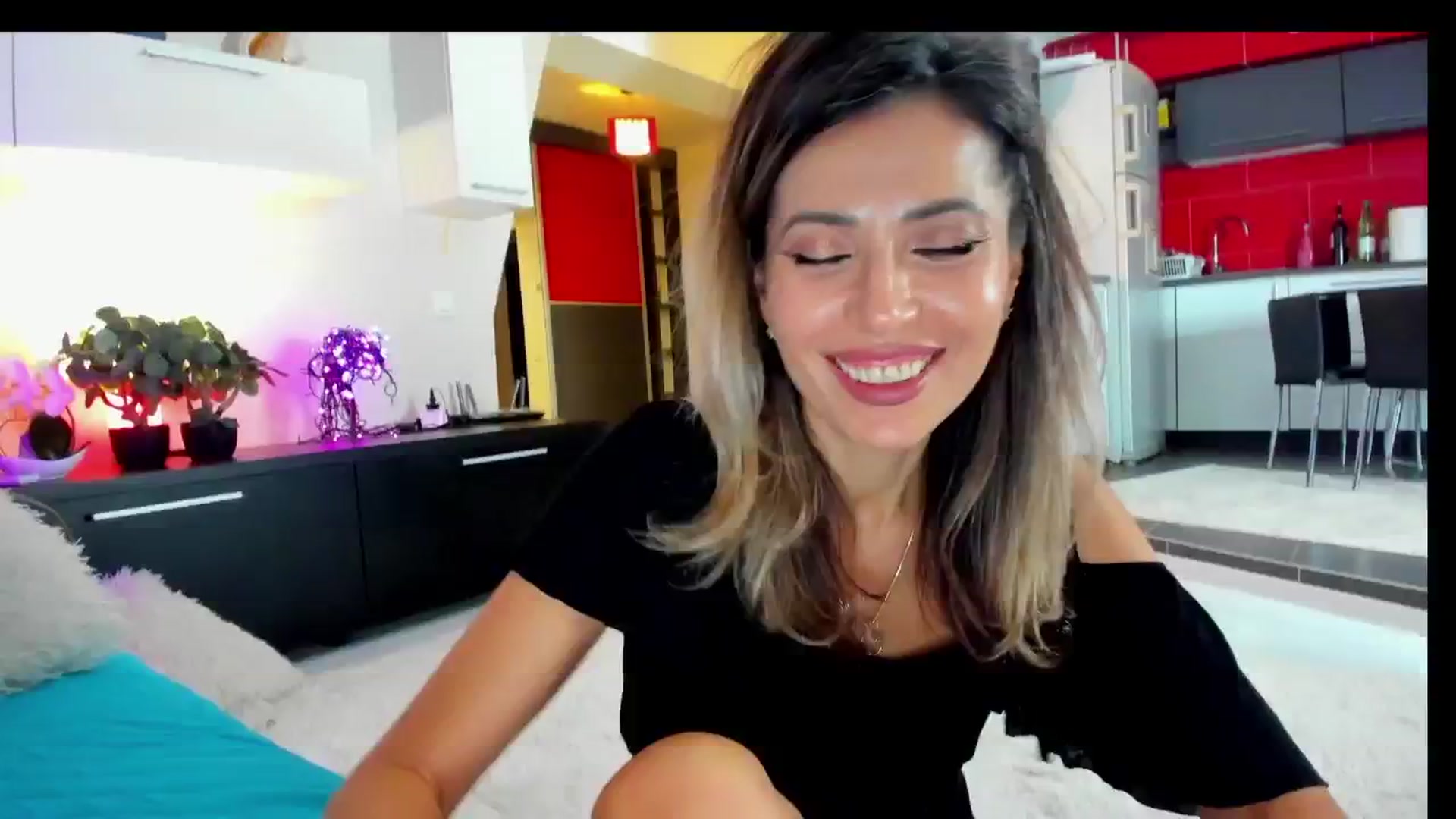 Gallery image thumbnail from SmileyTinaa's myfreecams stream on, 02/07/2025, 04:56 image 5 of 20