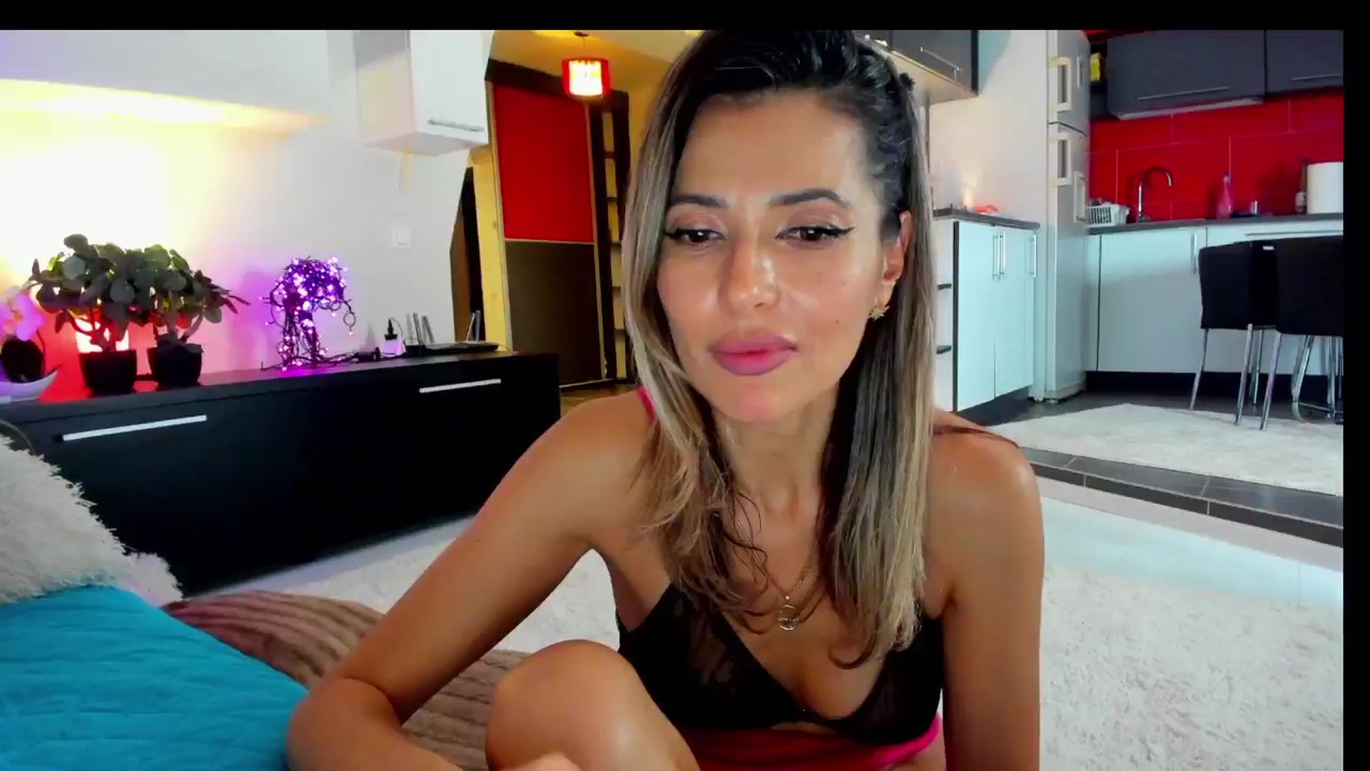 Gallery image thumbnail from SmileyTinaa's myfreecams stream on, 02/08/2025, 08:04 image 10 of 20