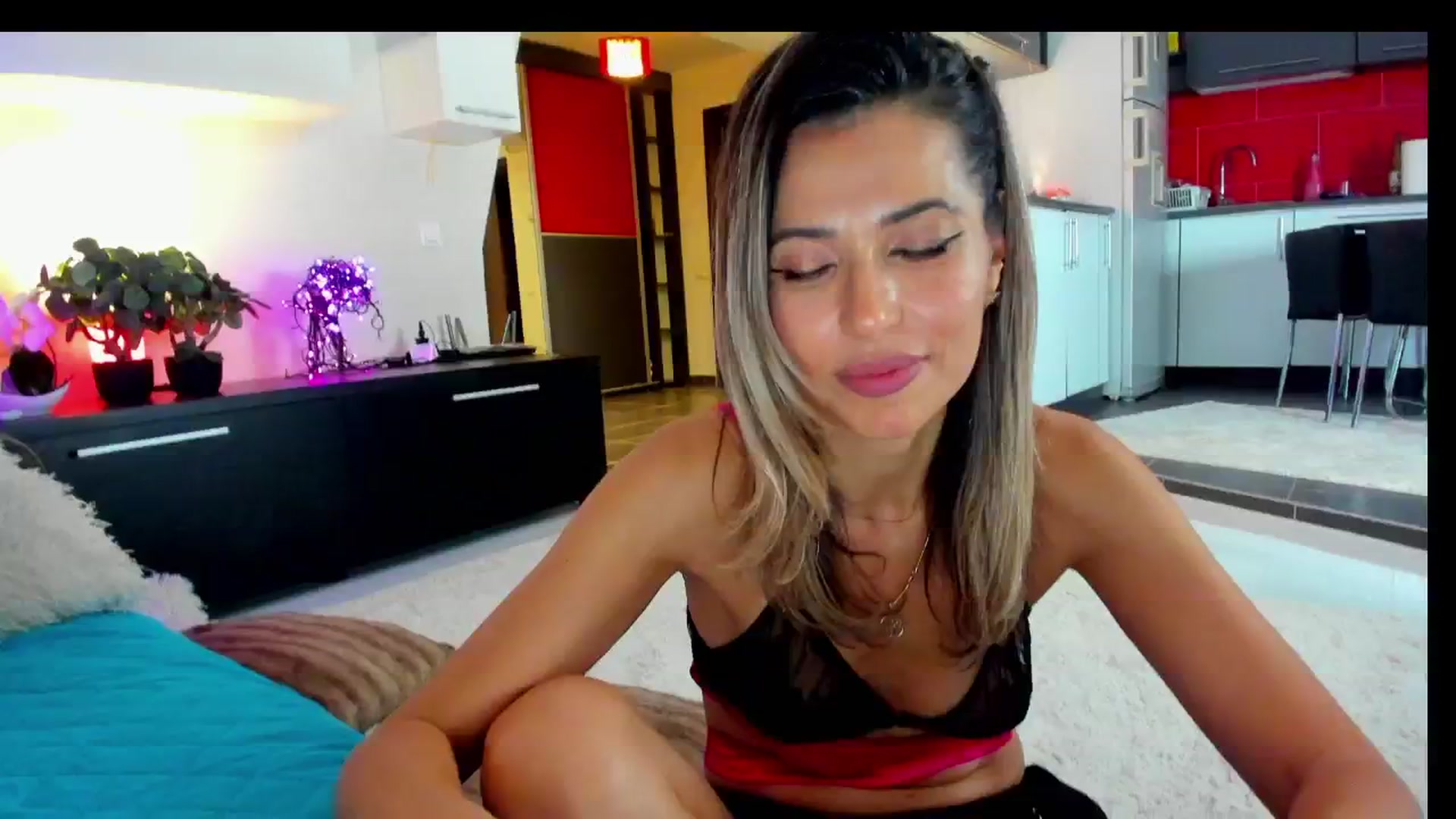 Gallery image thumbnail from SmileyTinaa's myfreecams stream on, 02/08/2025, 08:04 image 9 of 20