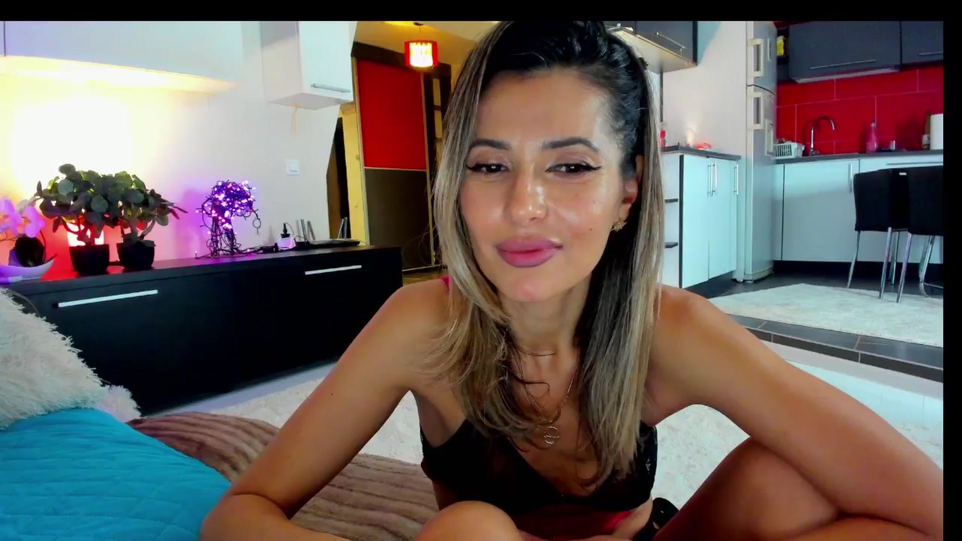Gallery image thumbnail from SmileyTinaa's myfreecams stream on, 02/08/2025, 08:04 image 8 of 20