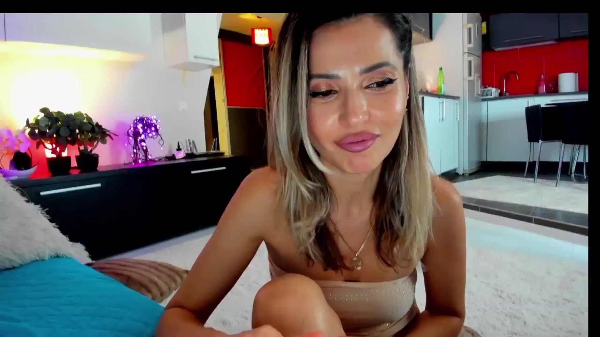 Gallery image thumbnail from SmileyTinaa's myfreecams stream on, 02/28/2025, 24:50 image 10 of 20