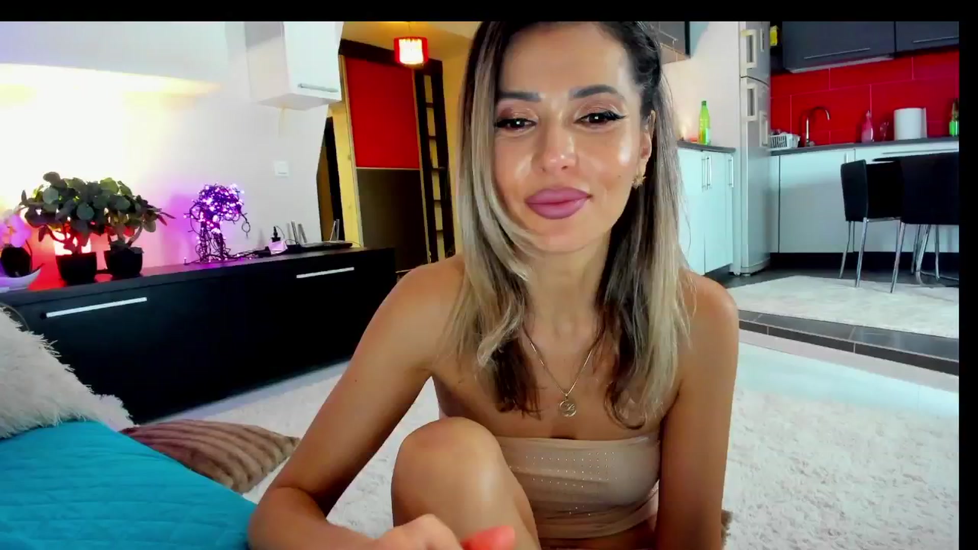 Gallery image thumbnail from SmileyTinaa's myfreecams stream on, 02/28/2025, 24:50 image 13 of 20