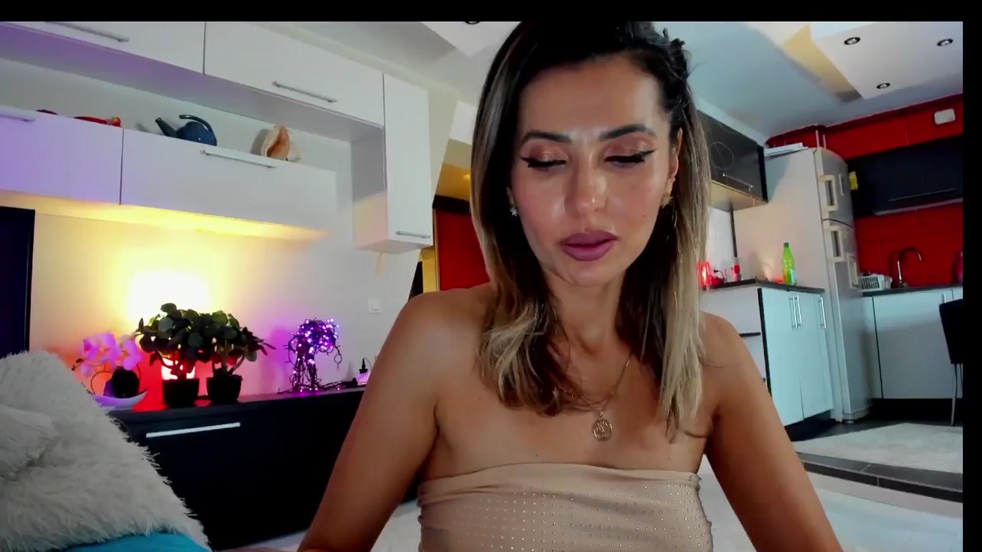 Gallery image thumbnail from SmileyTinaa's myfreecams stream on, 02/28/2025, 24:50 image 3 of 20