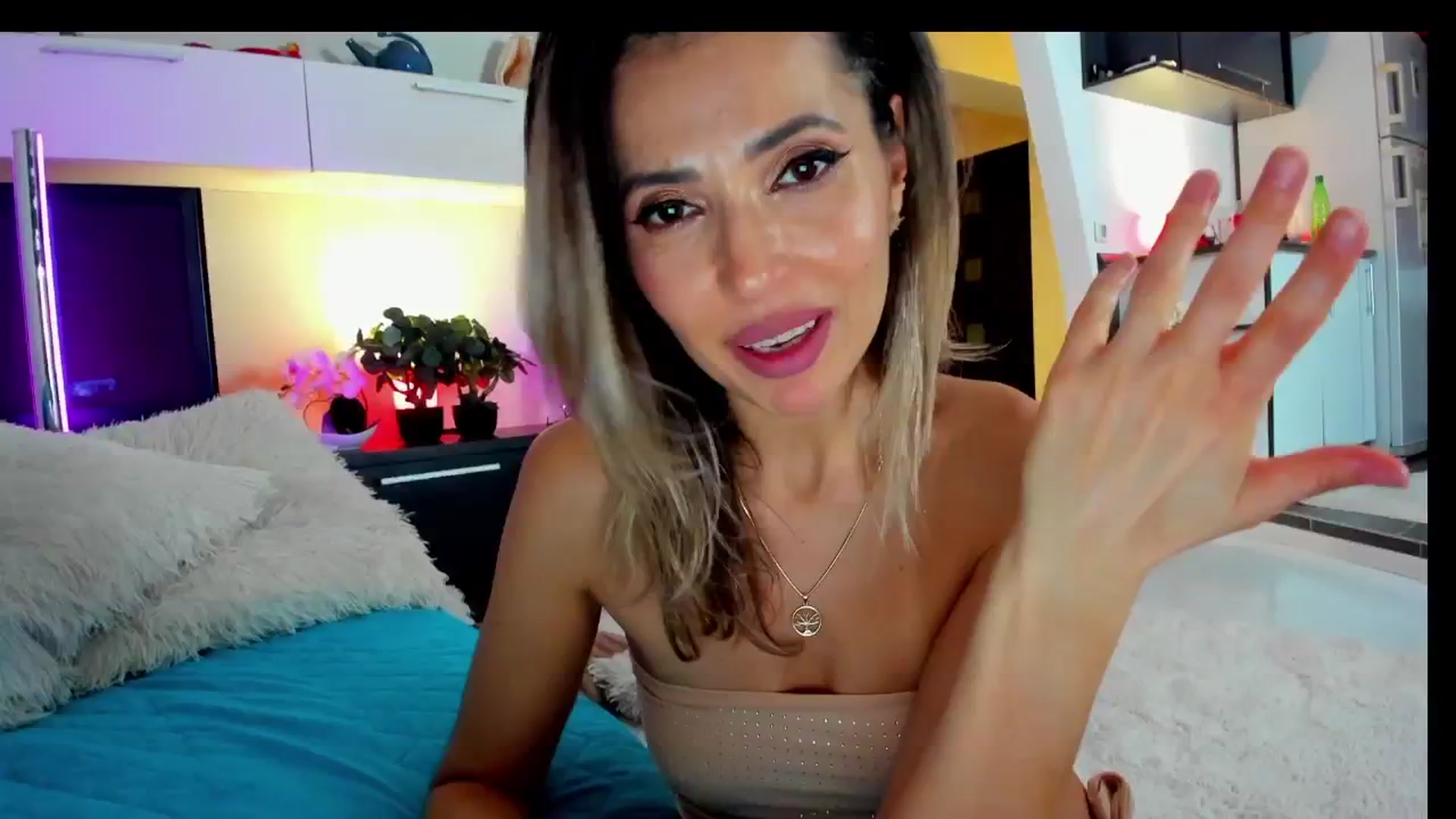 Gallery image thumbnail from SmileyTinaa's myfreecams stream on, 02/28/2025, 03:19 image 20 of 20