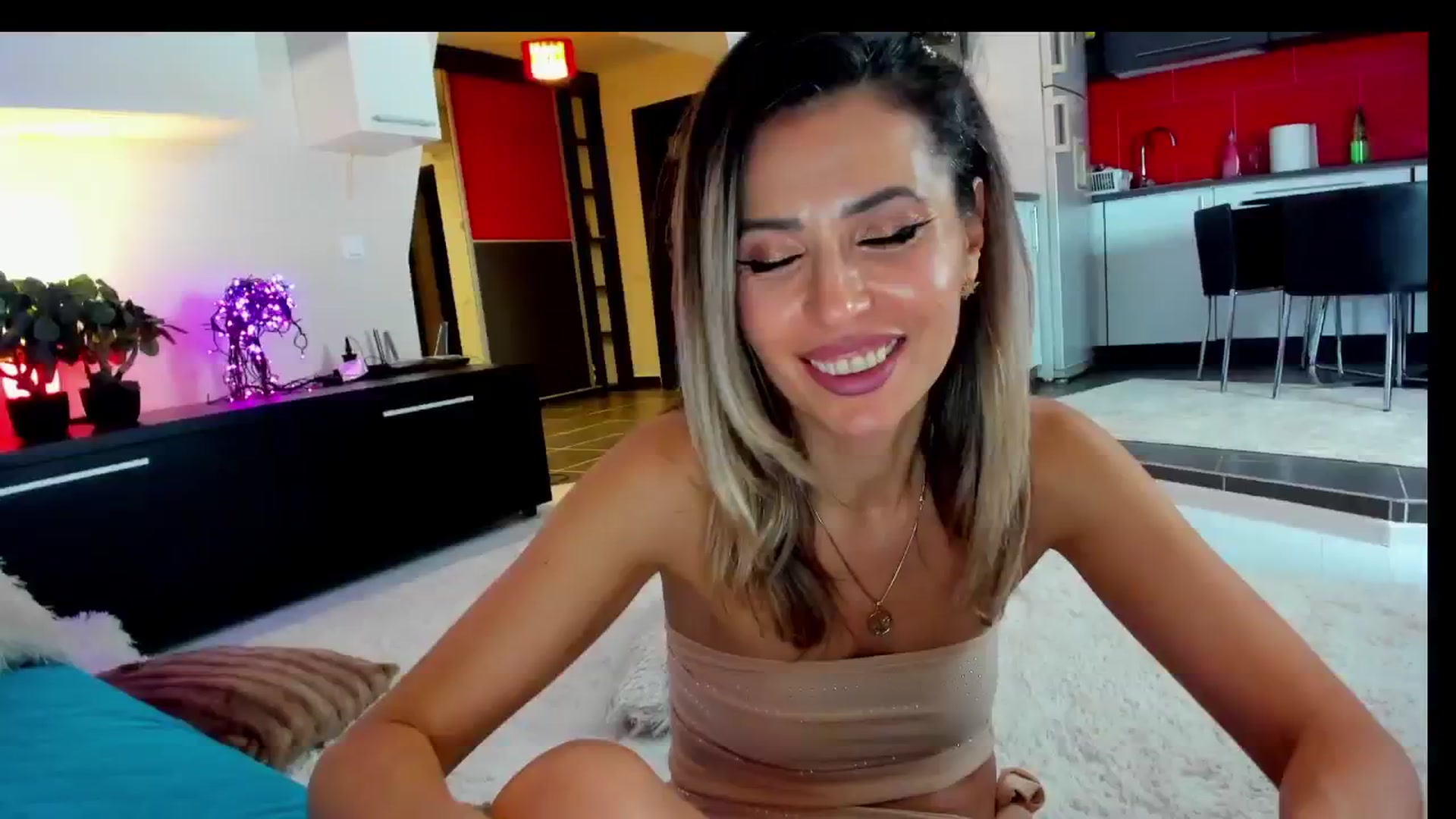 Gallery image thumbnail from SmileyTinaa's myfreecams stream on, 02/28/2025, 03:19 image 6 of 20