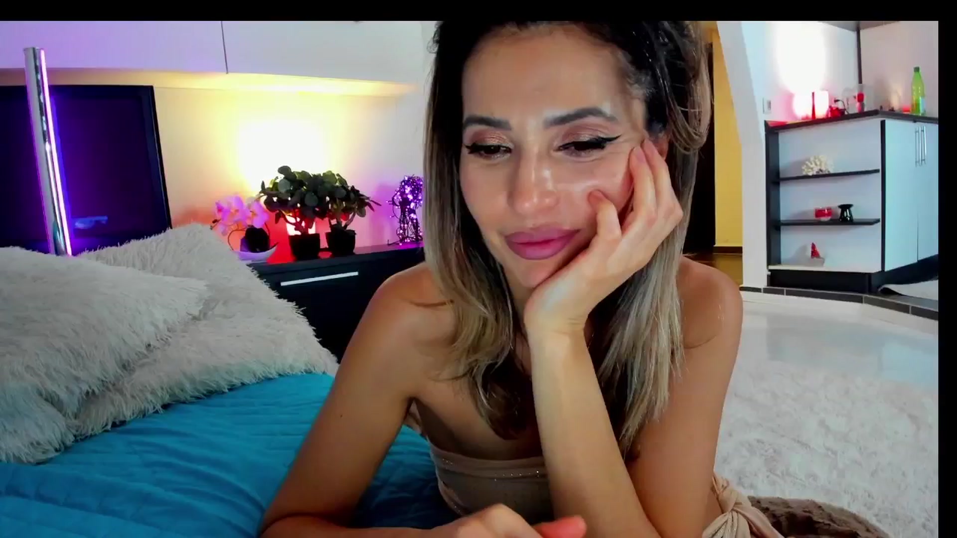 Gallery image thumbnail from SmileyTinaa's myfreecams stream on, 02/28/2025, 03:50 image 13 of 20