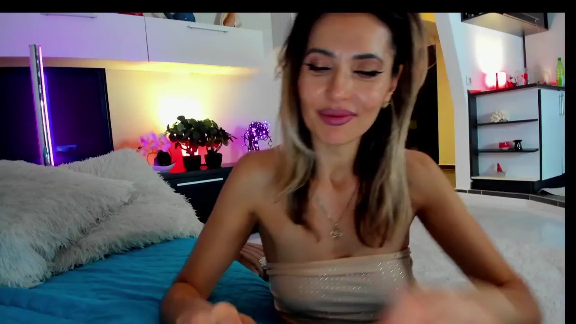 Gallery image thumbnail from SmileyTinaa's myfreecams stream on, 02/28/2025, 03:50 image 15 of 20