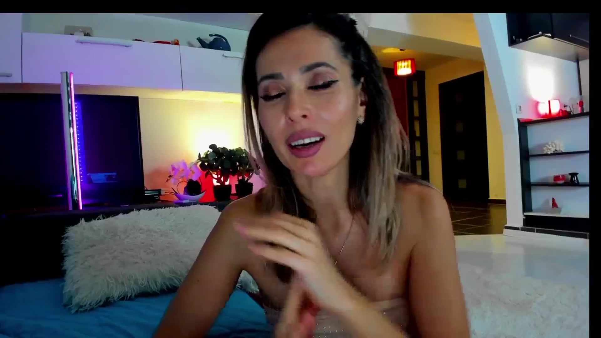 Gallery image thumbnail from SmileyTinaa's myfreecams stream on, 02/28/2025, 05:47 image 16 of 20