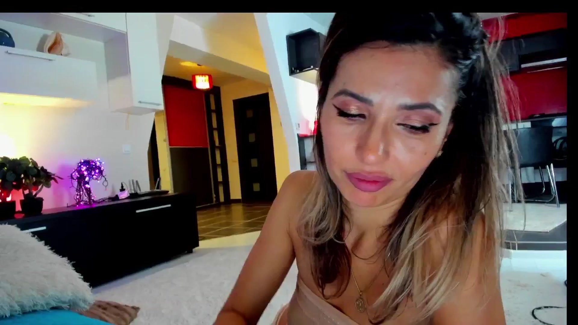Gallery image thumbnail from SmileyTinaa's myfreecams stream on, 02/28/2025, 05:47 image 11 of 20