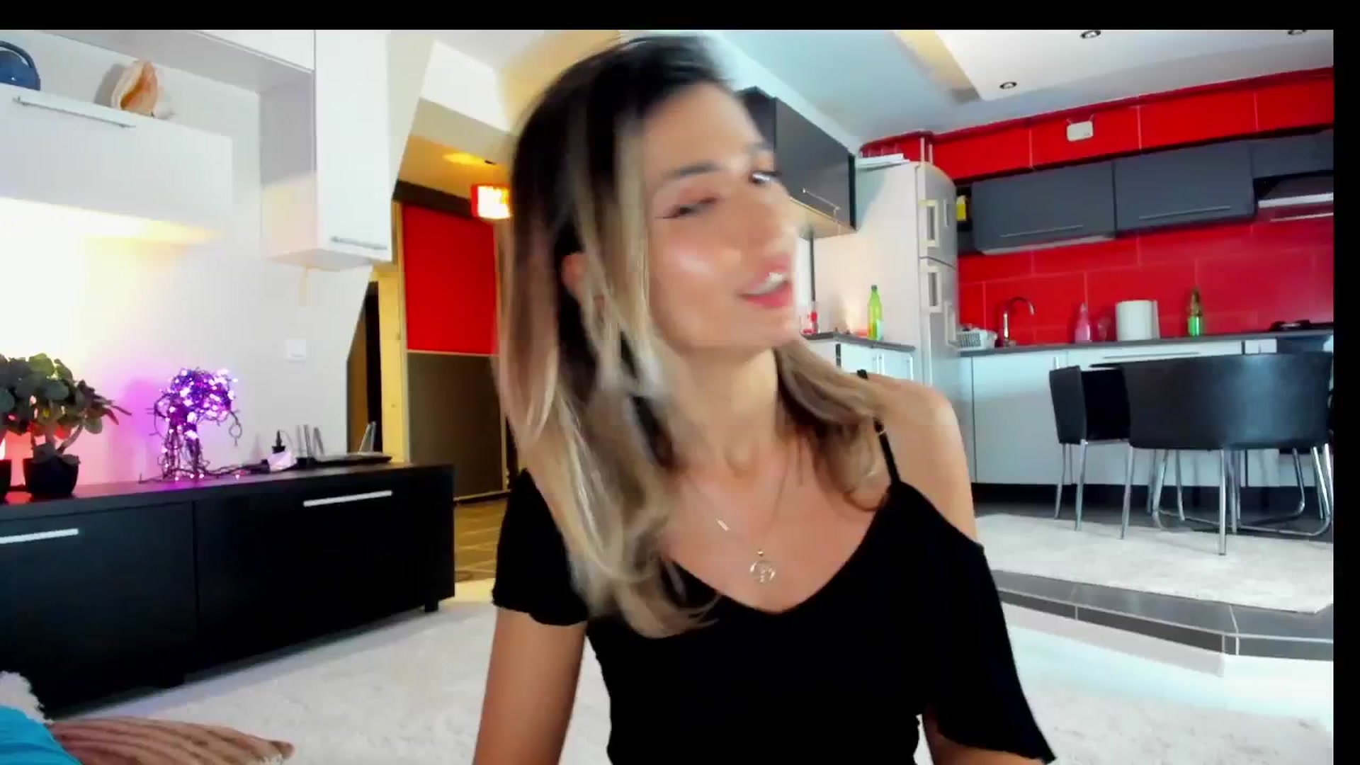 Gallery image thumbnail from SmileyTinaa's myfreecams stream on, 03/01/2025, 24:56 image 5 of 20