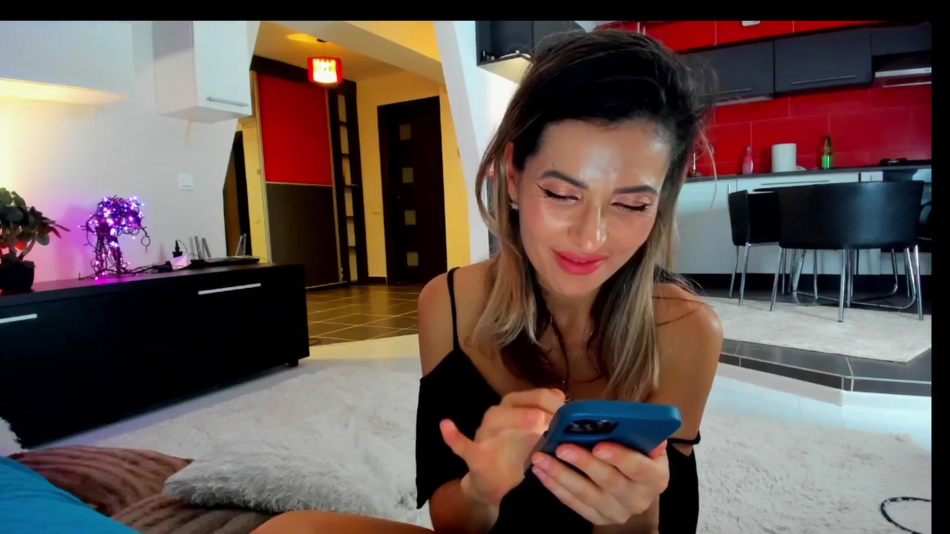 Gallery image thumbnail from SmileyTinaa's myfreecams stream on, 03/01/2025, 24:56 image 18 of 20