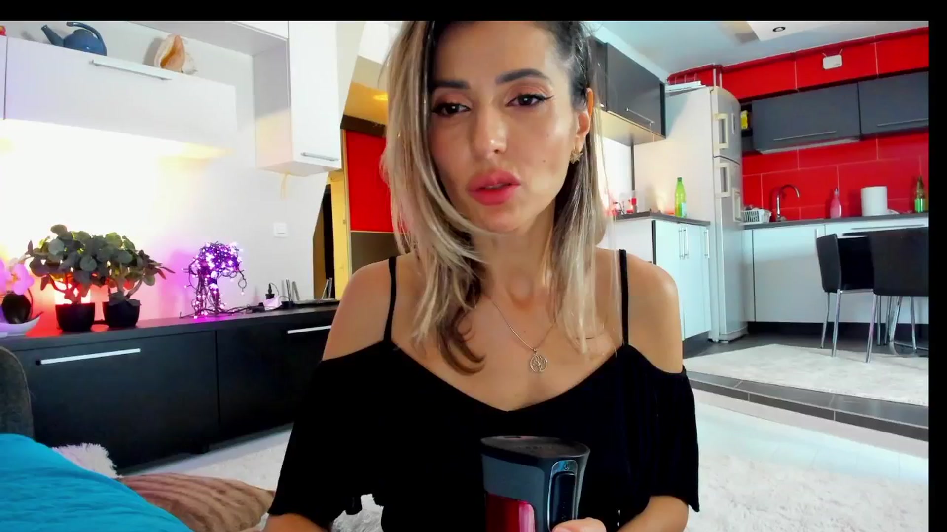 Gallery image thumbnail from SmileyTinaa's myfreecams stream on, 03/01/2025, 24:56 image 14 of 20