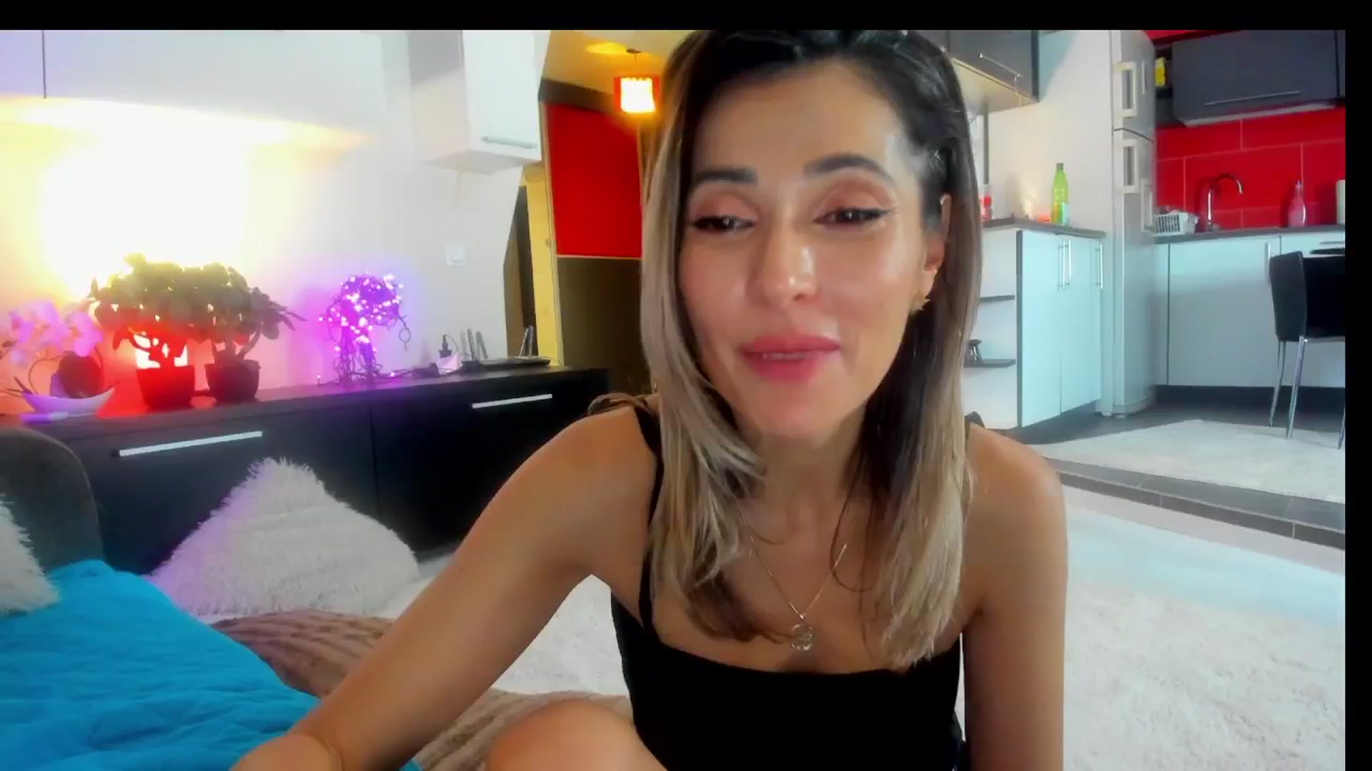 Gallery image thumbnail from SmileyTinaa's myfreecams stream on, 03/01/2025, 02:31 image 20 of 20