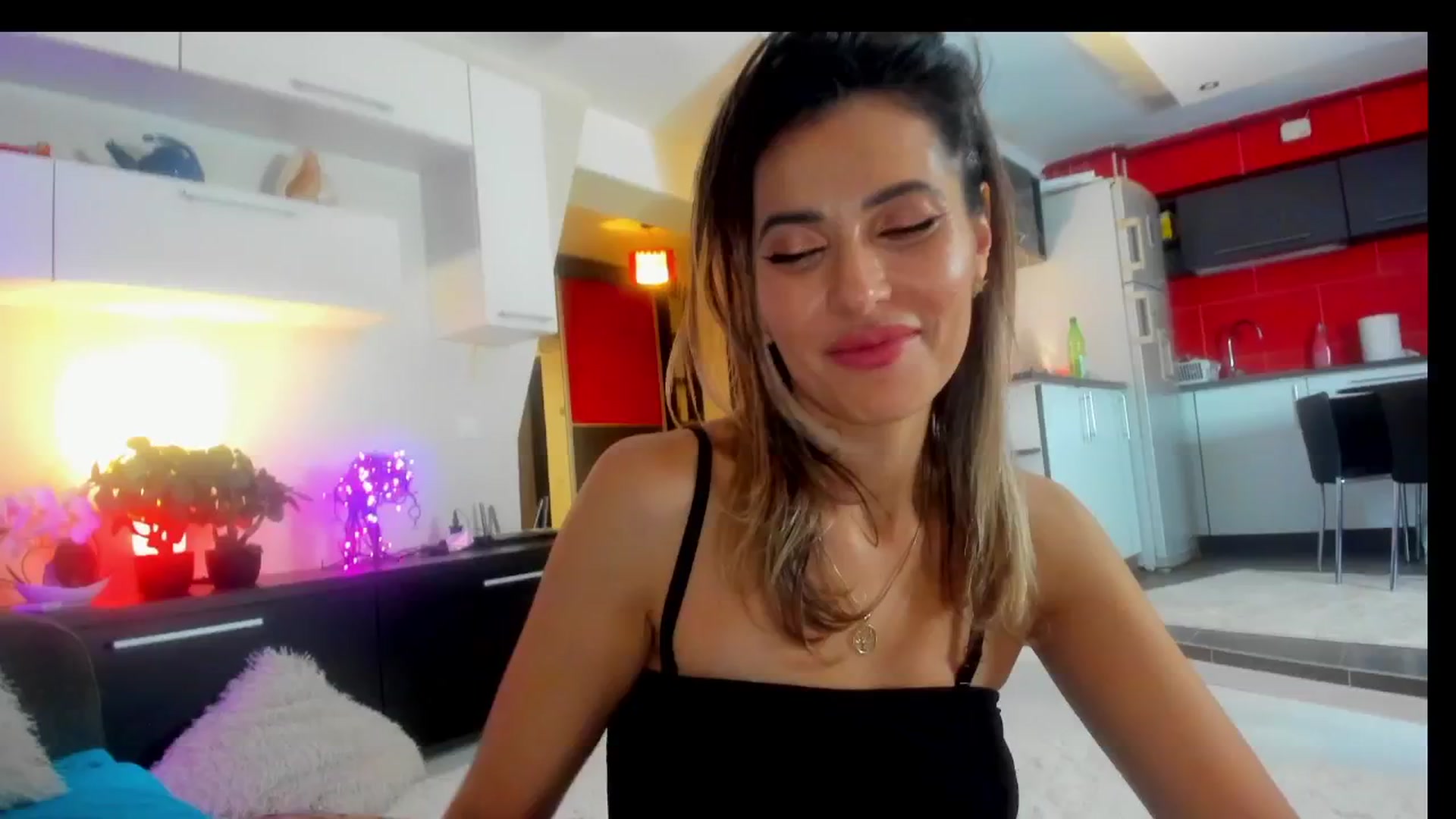 Gallery image thumbnail from SmileyTinaa's myfreecams stream on, 03/01/2025, 04:47 image 6 of 20