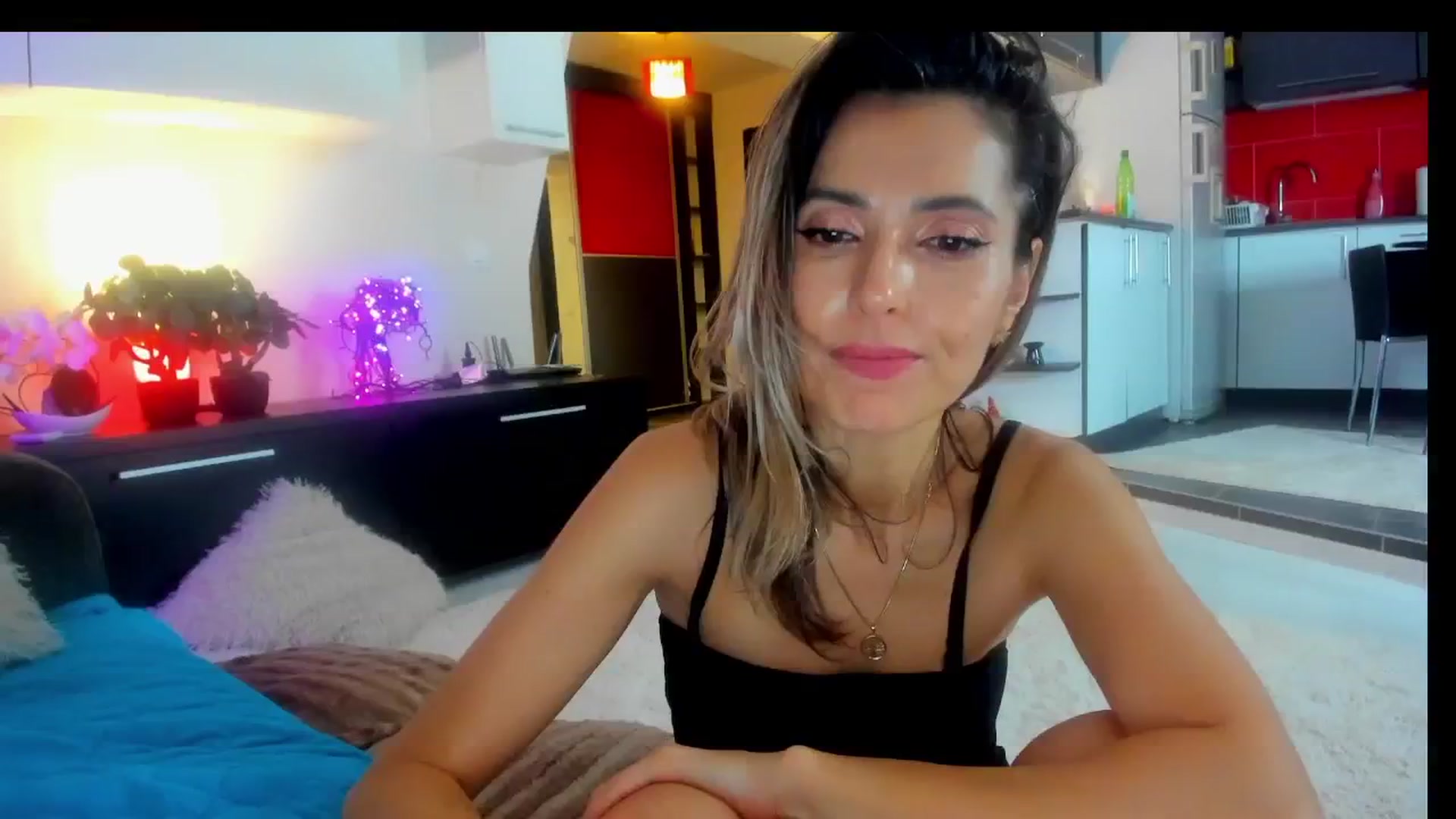 Gallery image thumbnail from SmileyTinaa's myfreecams stream on, 03/01/2025, 04:47 image 15 of 20
