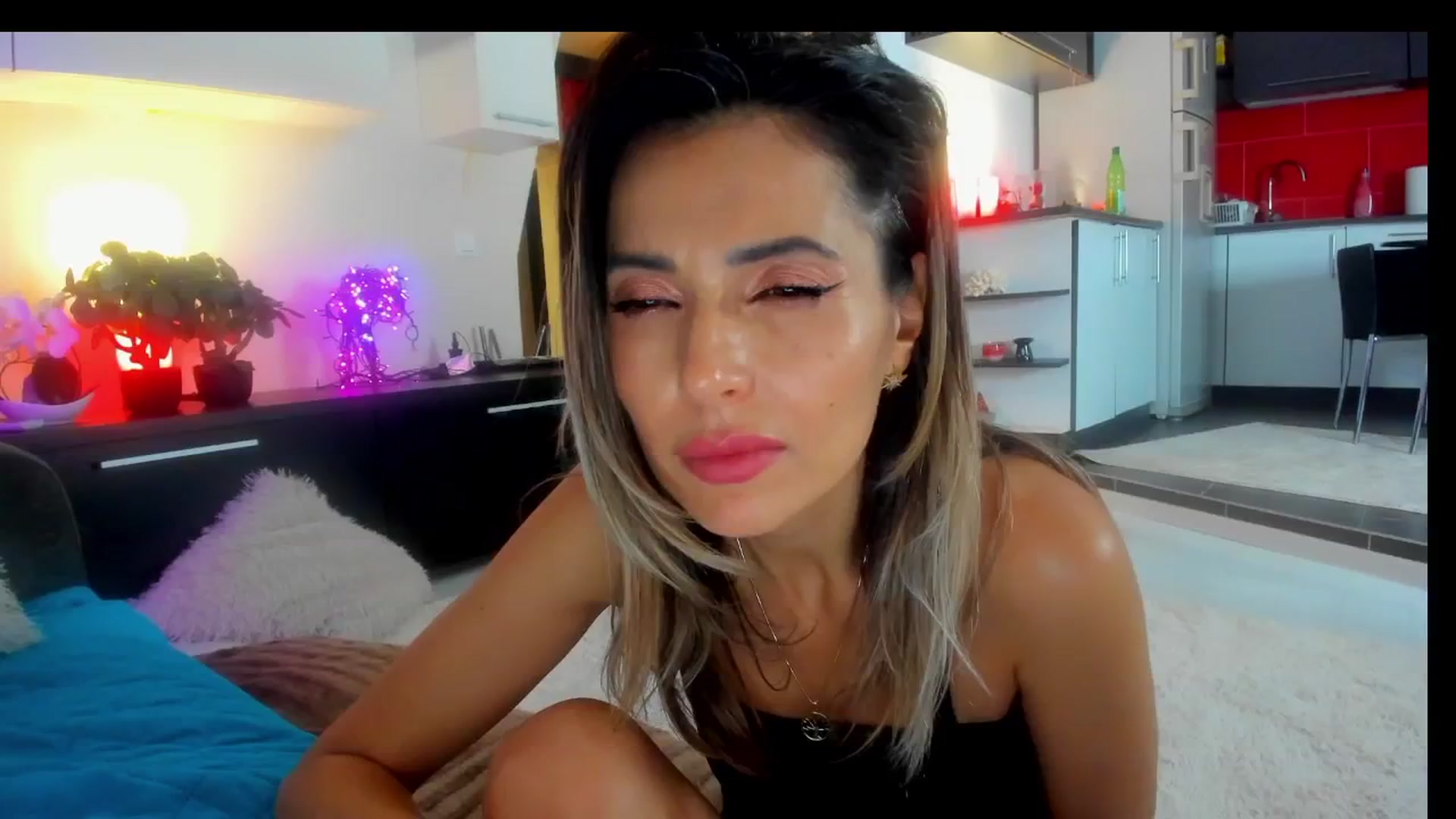 Gallery image thumbnail from SmileyTinaa's myfreecams stream on, 03/01/2025, 04:47 image 14 of 20