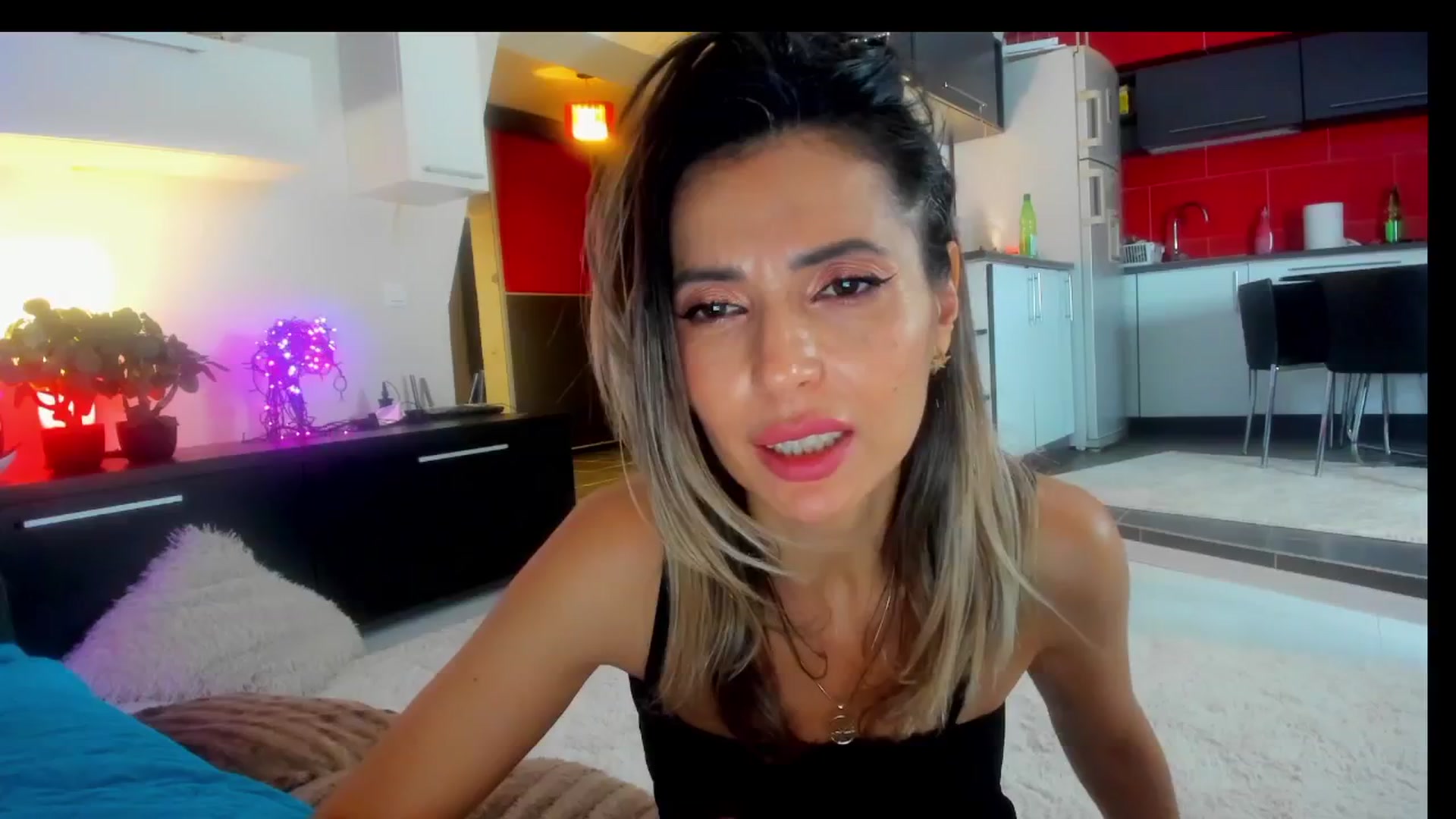 Gallery image thumbnail from SmileyTinaa's myfreecams stream on, 03/01/2025, 04:47 image 9 of 20