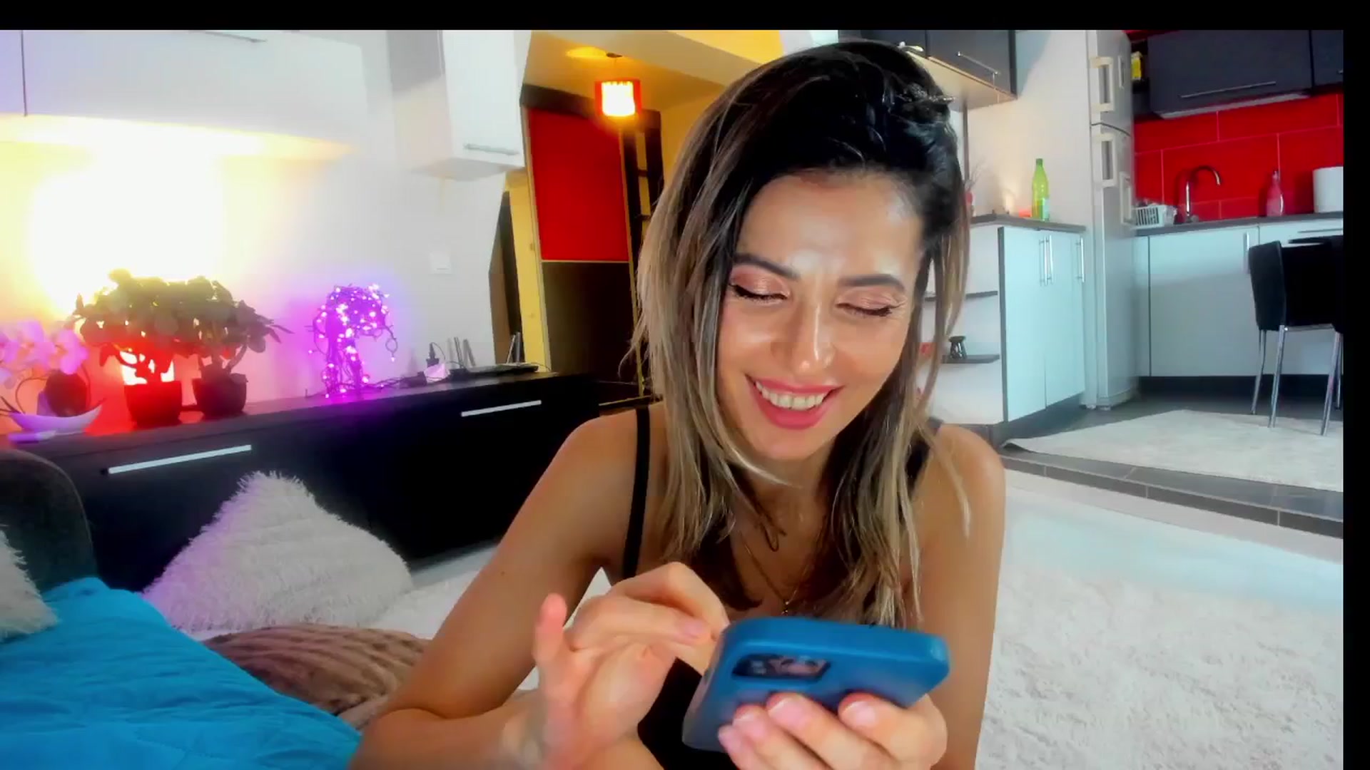 Gallery image thumbnail from SmileyTinaa's myfreecams stream on, 03/01/2025, 04:47 image 11 of 20
