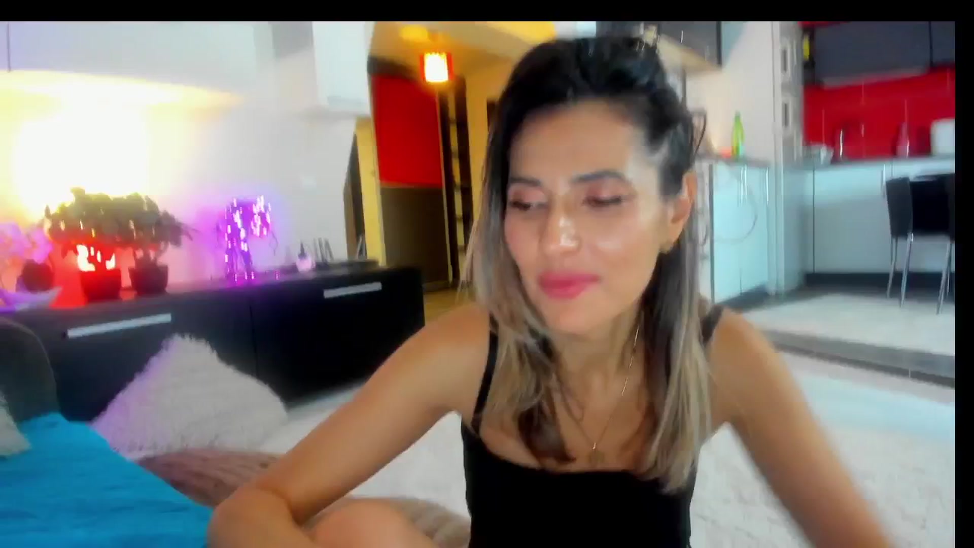 Gallery image thumbnail from SmileyTinaa's myfreecams stream on, 03/01/2025, 04:47 image 12 of 20