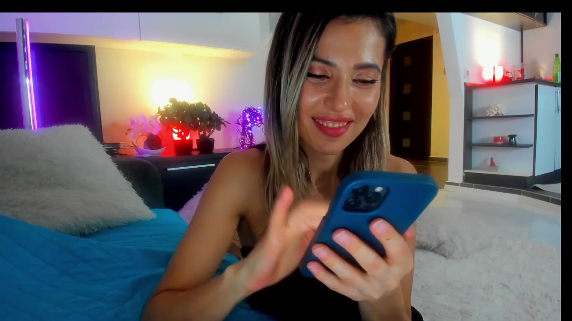 Gallery image thumbnail from SmileyTinaa's myfreecams stream on, 03/01/2025, 07:20 image 19 of 20