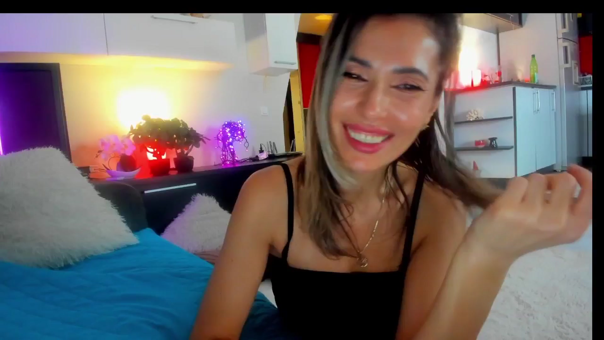 Gallery image thumbnail from SmileyTinaa's myfreecams stream on, 03/01/2025, 07:20 image 8 of 20