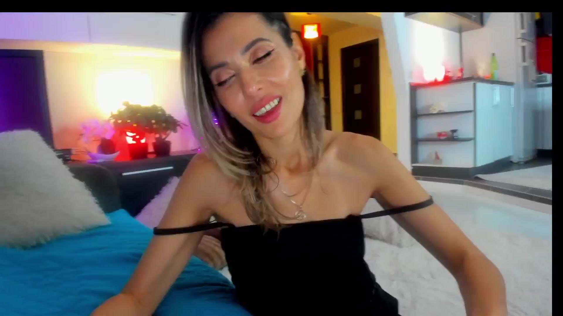 Gallery image thumbnail from SmileyTinaa's myfreecams stream on, 03/01/2025, 07:20 image 4 of 20