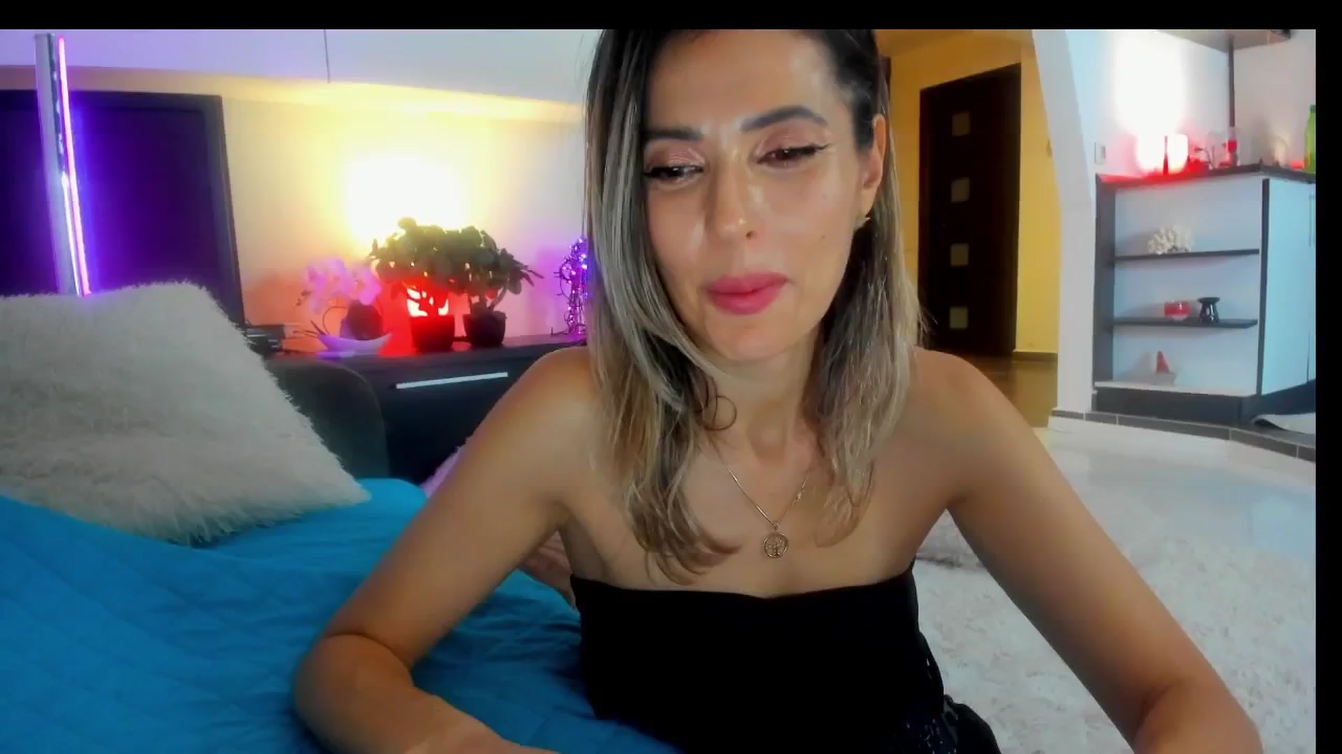 Gallery image thumbnail from SmileyTinaa's myfreecams stream on, 03/01/2025, 07:20 image 20 of 20