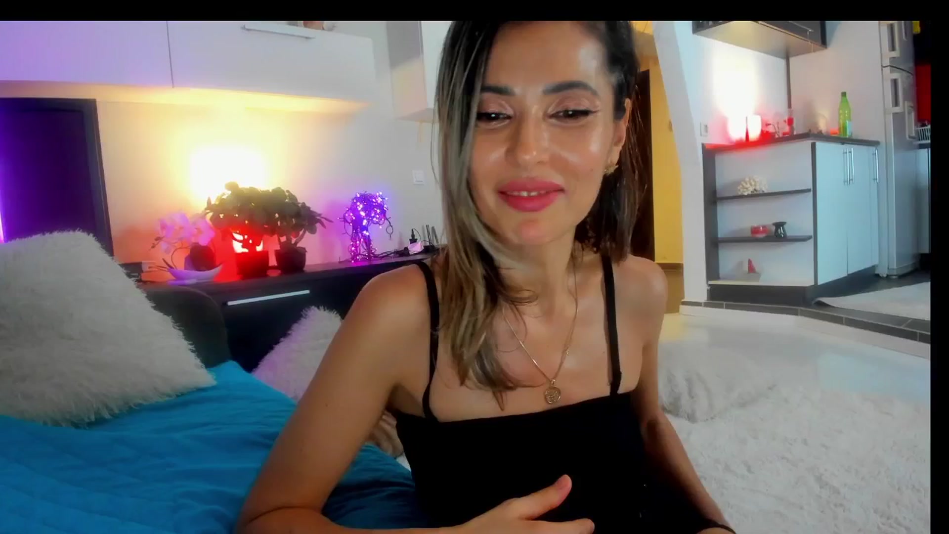 Gallery image thumbnail from SmileyTinaa's myfreecams stream on, 03/01/2025, 07:20 image 6 of 20