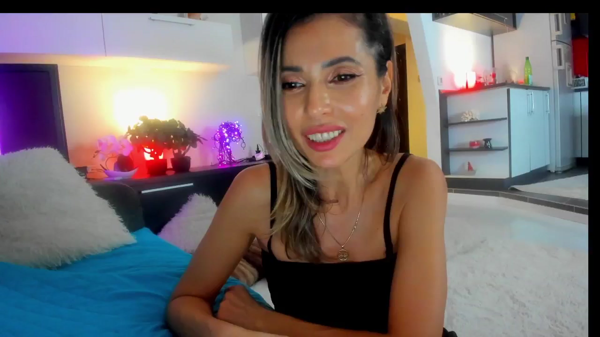 Gallery image thumbnail from SmileyTinaa's myfreecams stream on, 03/01/2025, 07:20 image 7 of 20