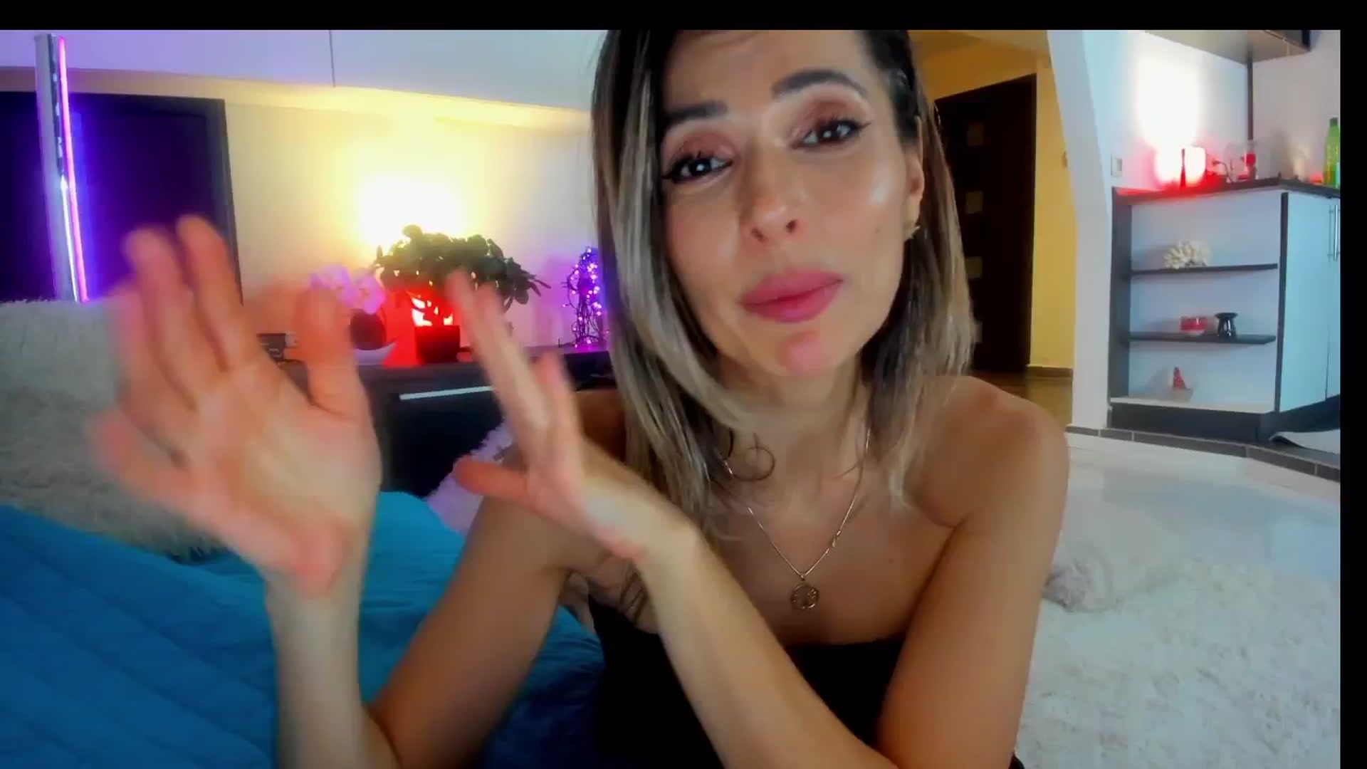 Gallery image thumbnail from SmileyTinaa's myfreecams stream on, 03/01/2025, 07:20 image 18 of 20