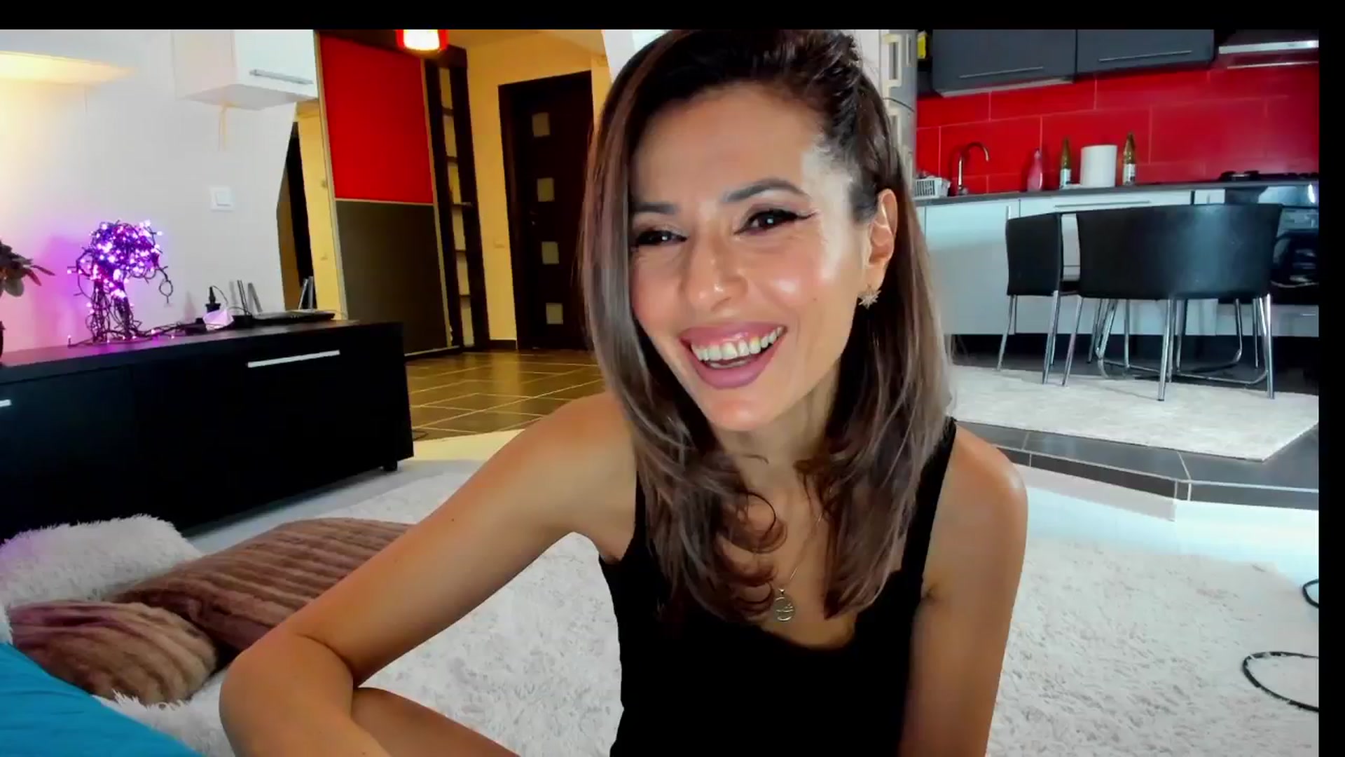 Gallery image thumbnail from SmileyTinaa's myfreecams stream on, 03/07/2025, 22:33 image 17 of 20