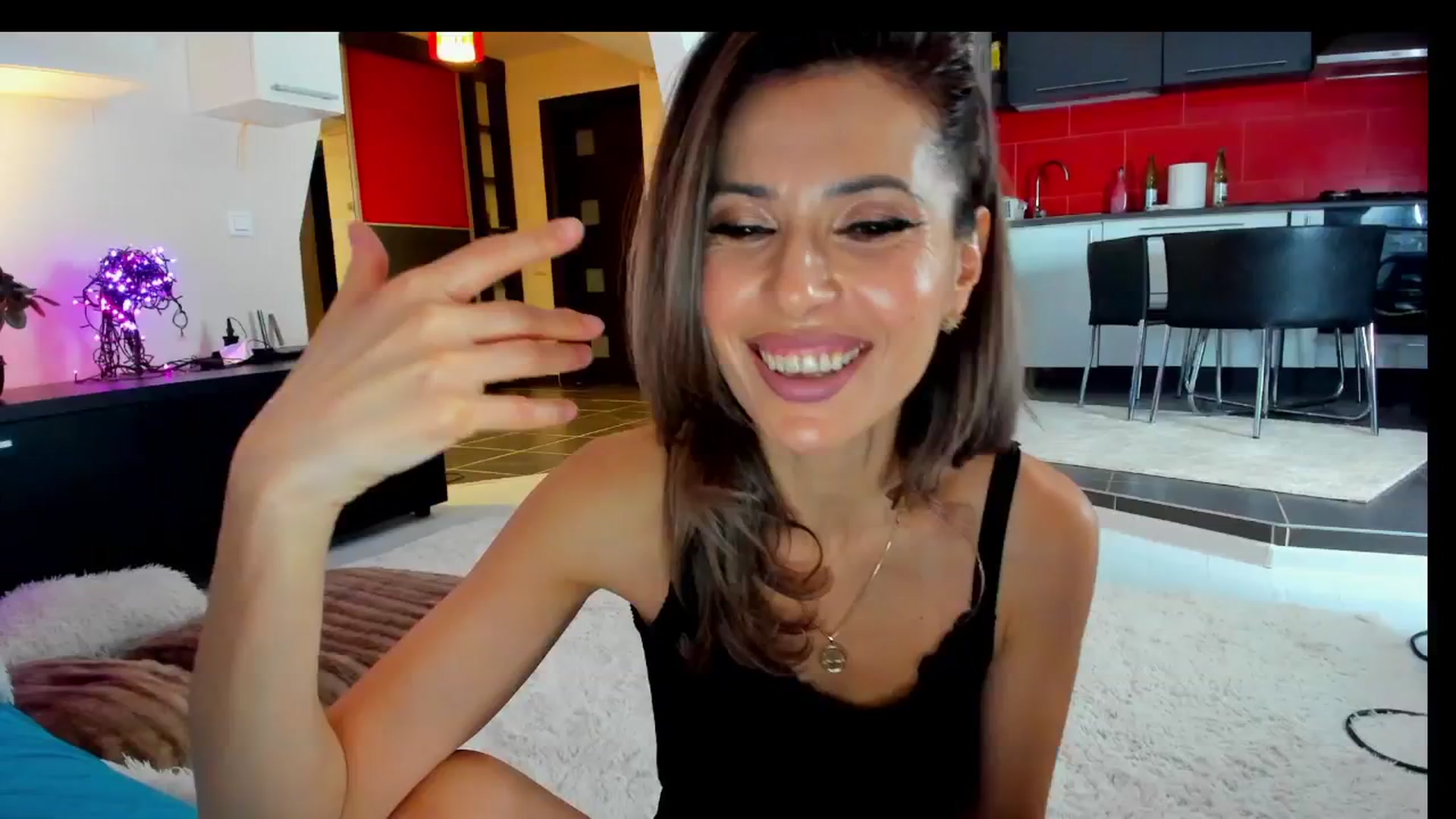 Gallery image thumbnail from SmileyTinaa's myfreecams stream on, 03/07/2025, 22:33 image 16 of 20
