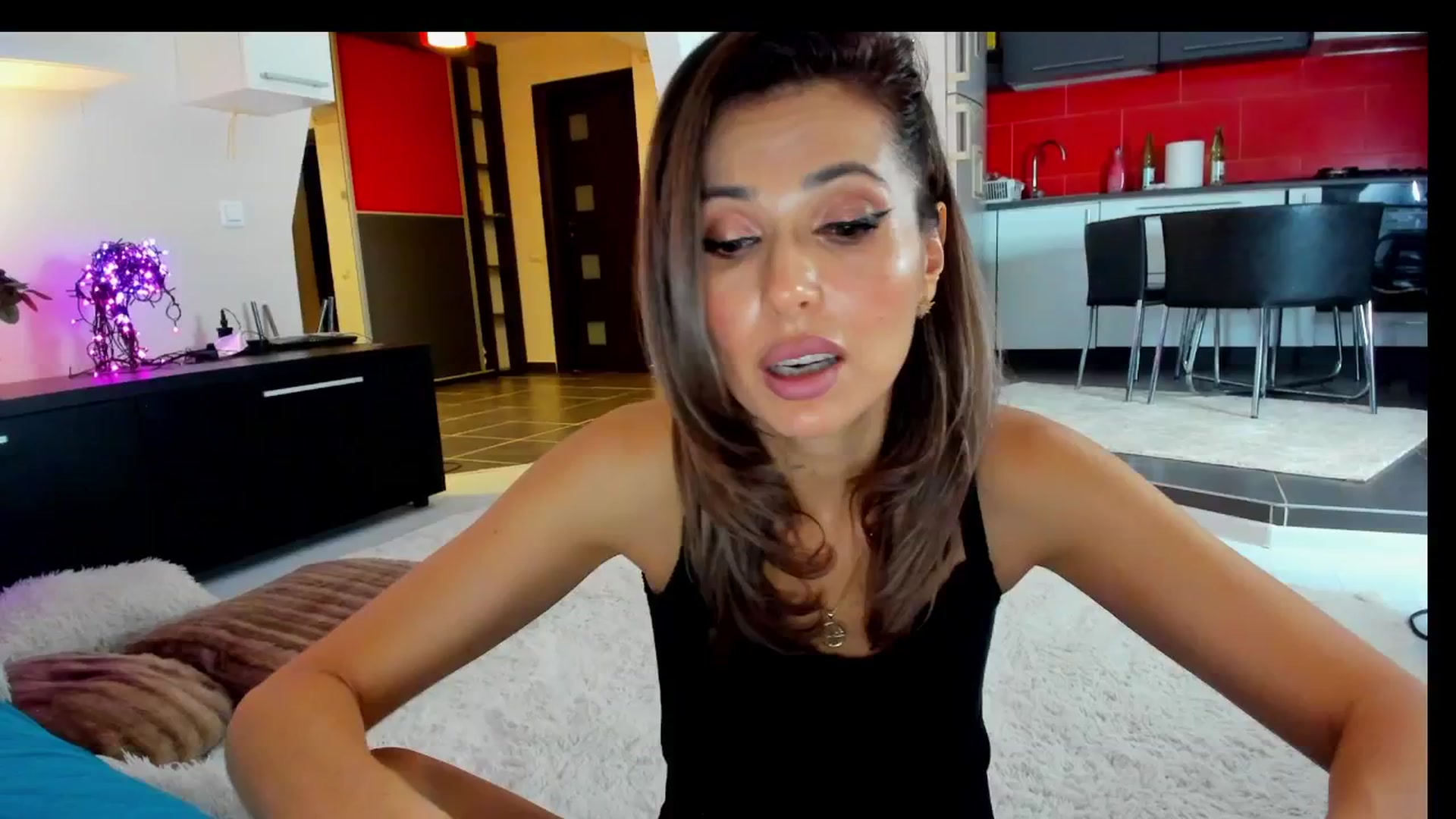 Gallery image thumbnail from SmileyTinaa's myfreecams stream on, 03/07/2025, 22:33 image 18 of 20