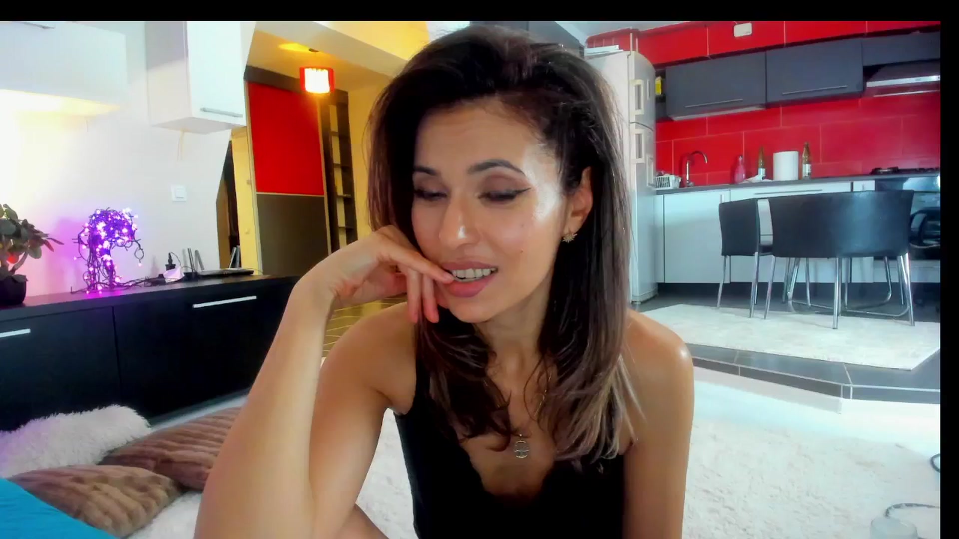 Gallery image thumbnail from SmileyTinaa's myfreecams stream on, 03/08/2025, 07:28 image 5 of 20