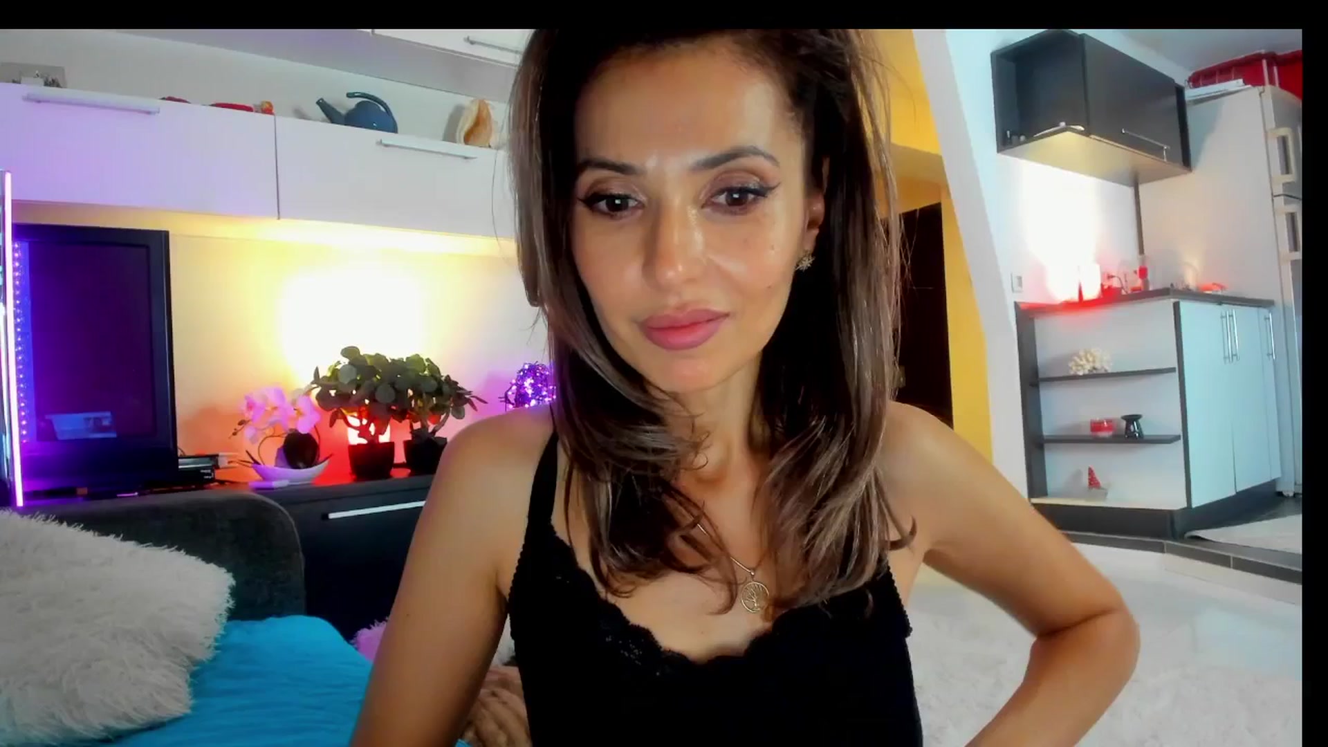 Gallery image thumbnail from SmileyTinaa's myfreecams stream on, 03/08/2025, 07:28 image 6 of 20