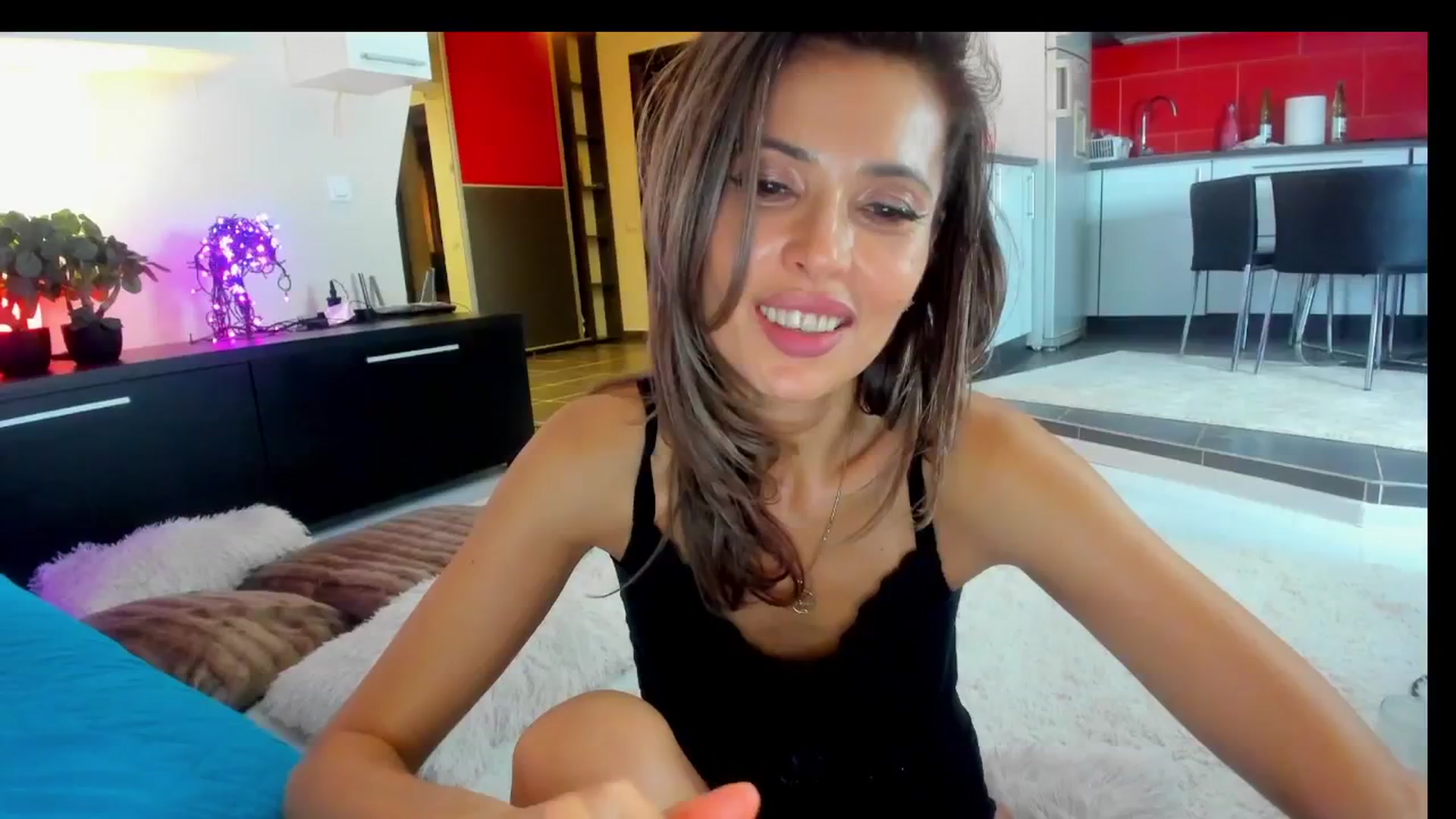 Gallery image thumbnail from SmileyTinaa's myfreecams stream on, 03/08/2025, 07:28 image 16 of 20