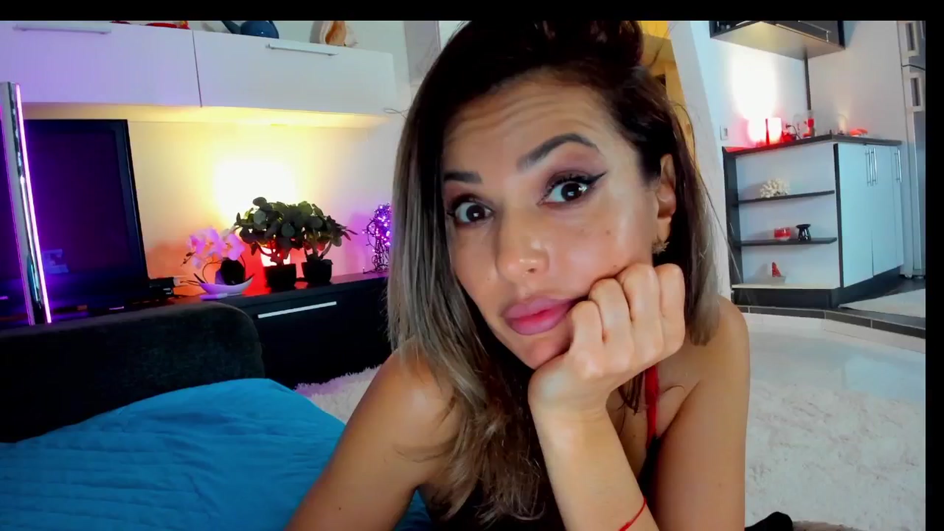 Gallery image thumbnail from SmileyTinaa's myfreecams stream on, 03/14/2025, 04:21 image 17 of 20