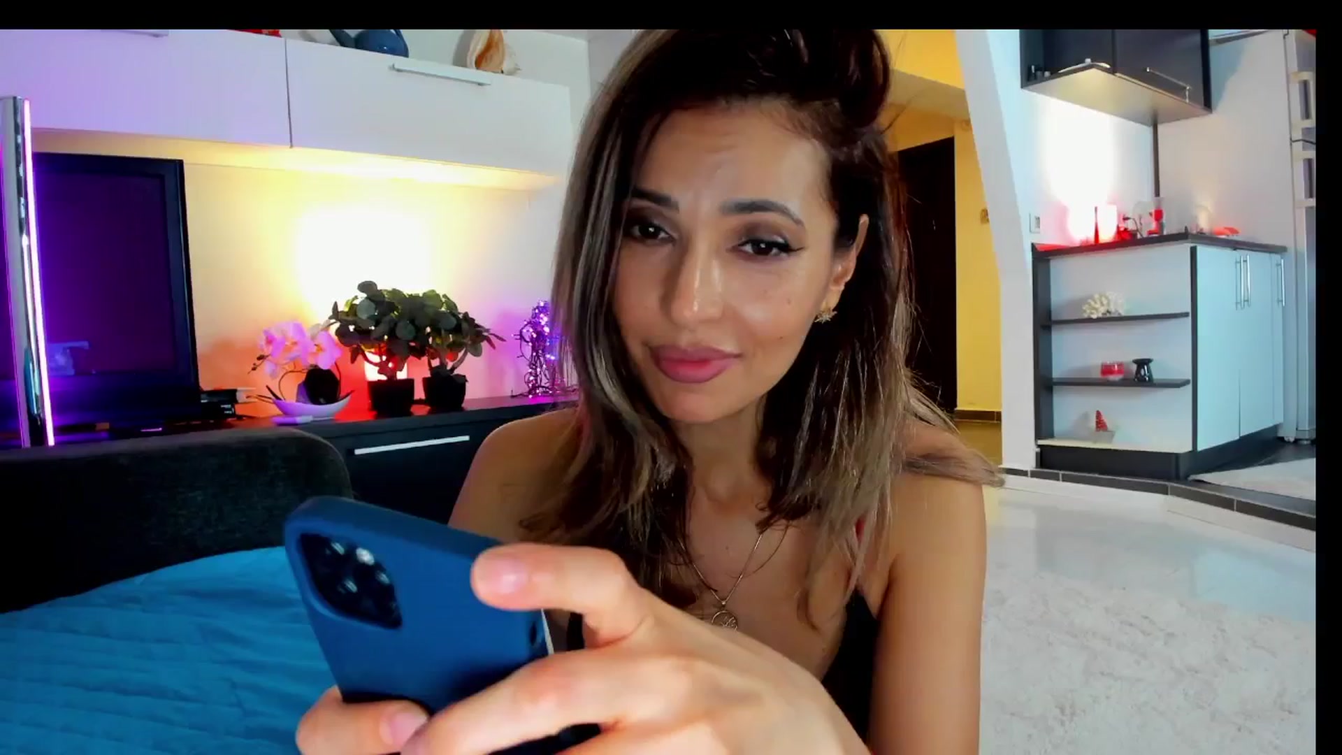 Gallery image thumbnail from SmileyTinaa's myfreecams stream on, 03/14/2025, 04:21 image 19 of 20