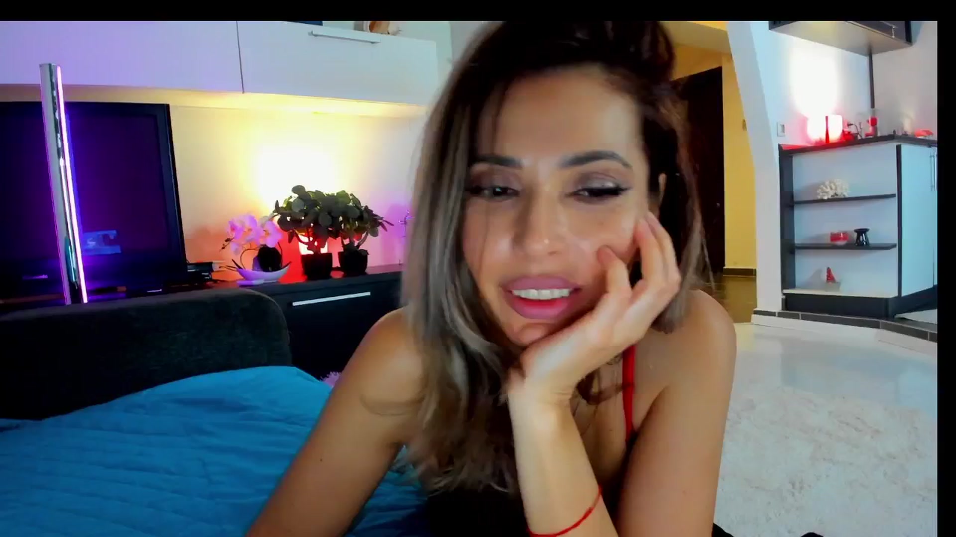 Gallery image thumbnail from SmileyTinaa's myfreecams stream on, 03/14/2025, 04:21 image 15 of 20