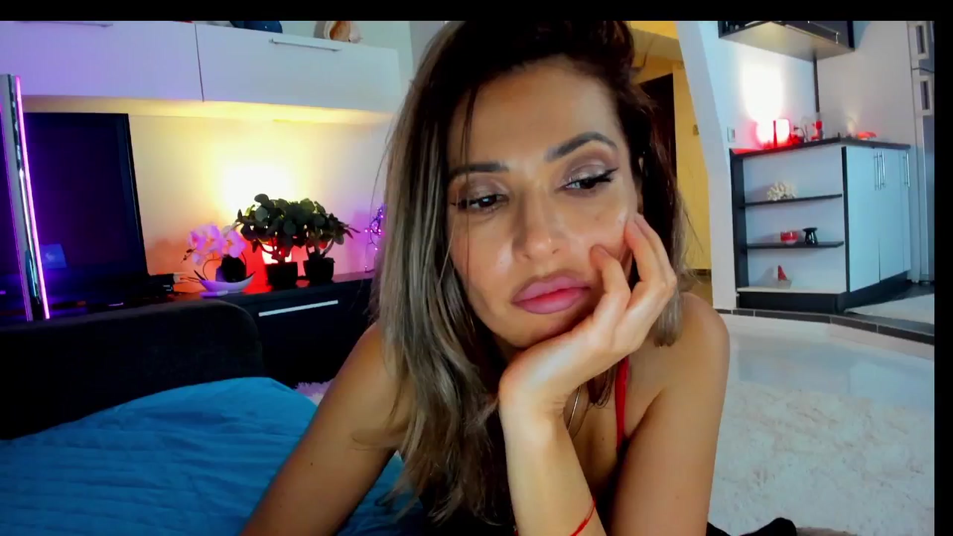 Gallery image thumbnail from SmileyTinaa's myfreecams stream on, 03/14/2025, 04:21 image 16 of 20