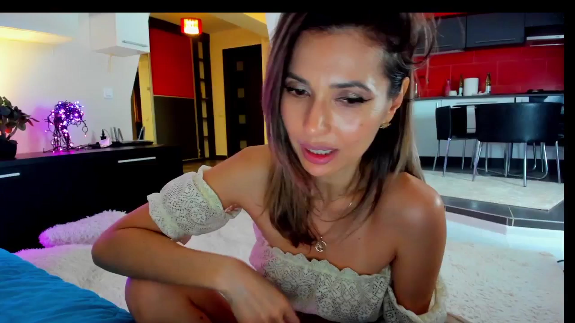 Gallery image thumbnail from SmileyTinaa's myfreecams stream on, 03/15/2025, 09:25 image 14 of 20