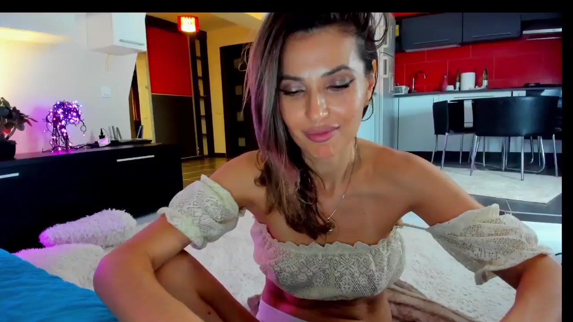 Gallery image thumbnail from SmileyTinaa's myfreecams stream on, 03/15/2025, 09:25 image 12 of 20