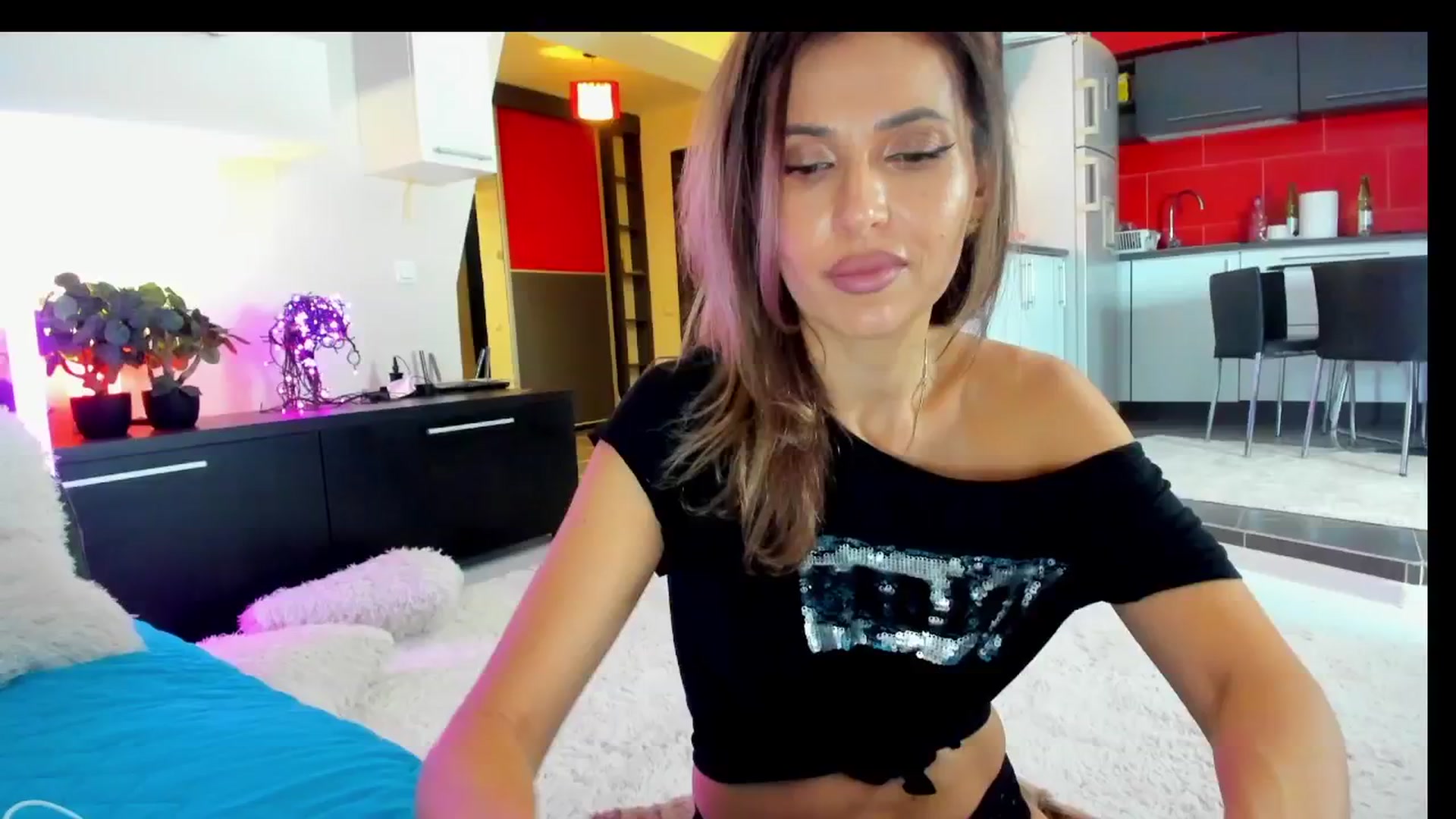 Gallery image thumbnail from SmileyTinaa's myfreecams stream on, 03/20/2025, 22:36 image 1 of 20