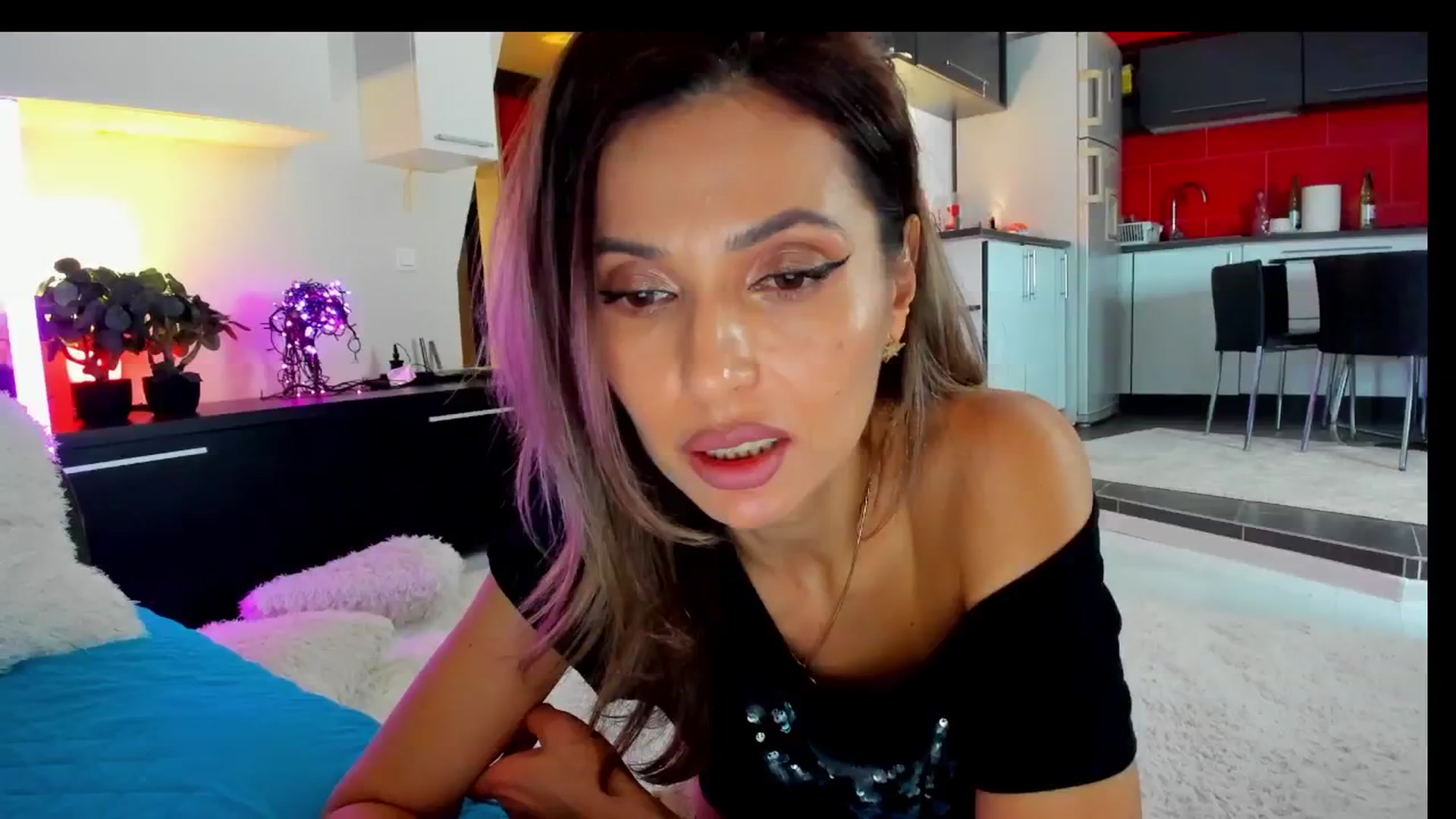 Gallery image thumbnail from SmileyTinaa's myfreecams stream on, 03/20/2025, 22:36 image 3 of 20