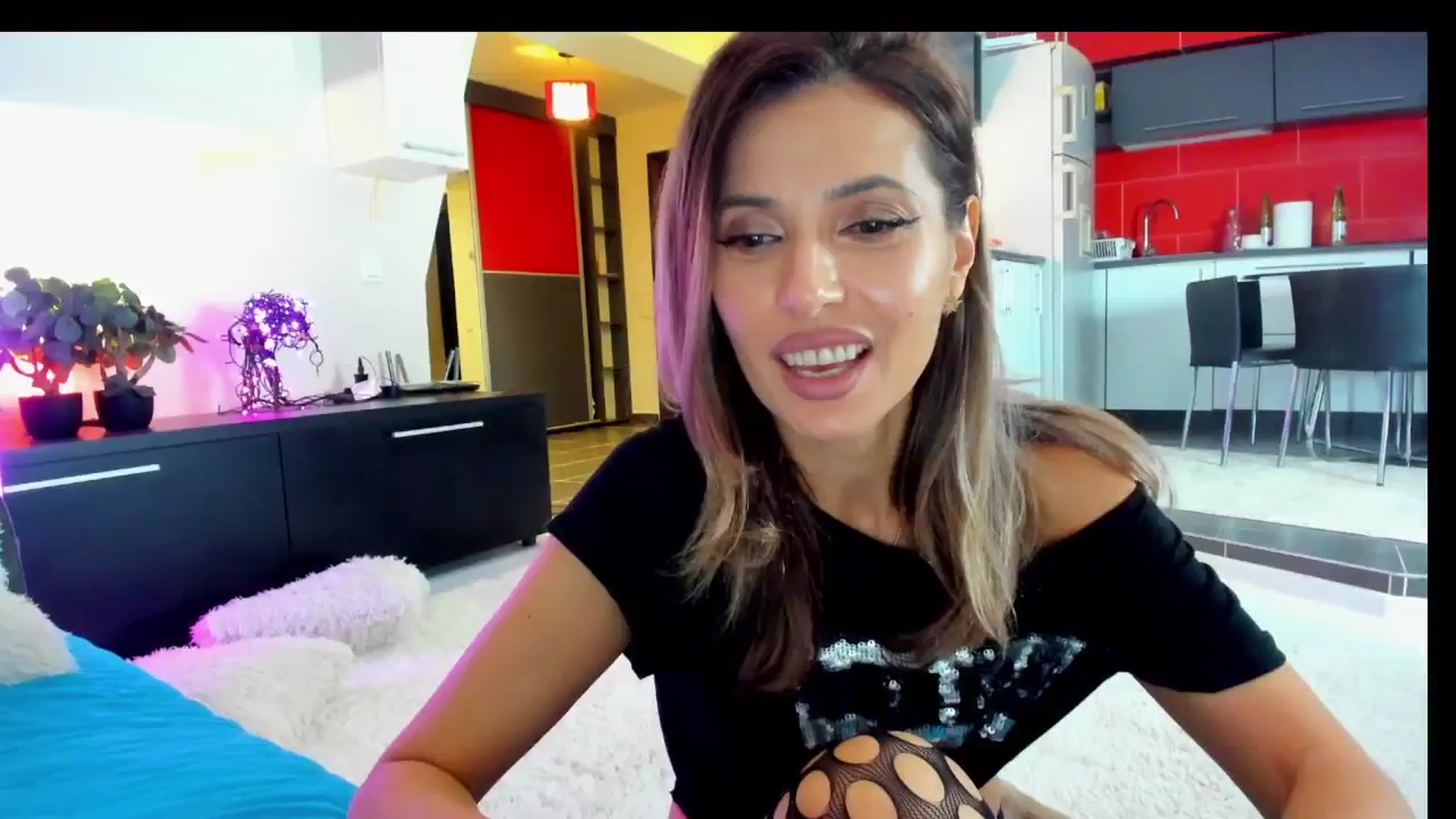 Gallery image thumbnail from SmileyTinaa's myfreecams stream on, 03/20/2025, 22:36 image 9 of 20