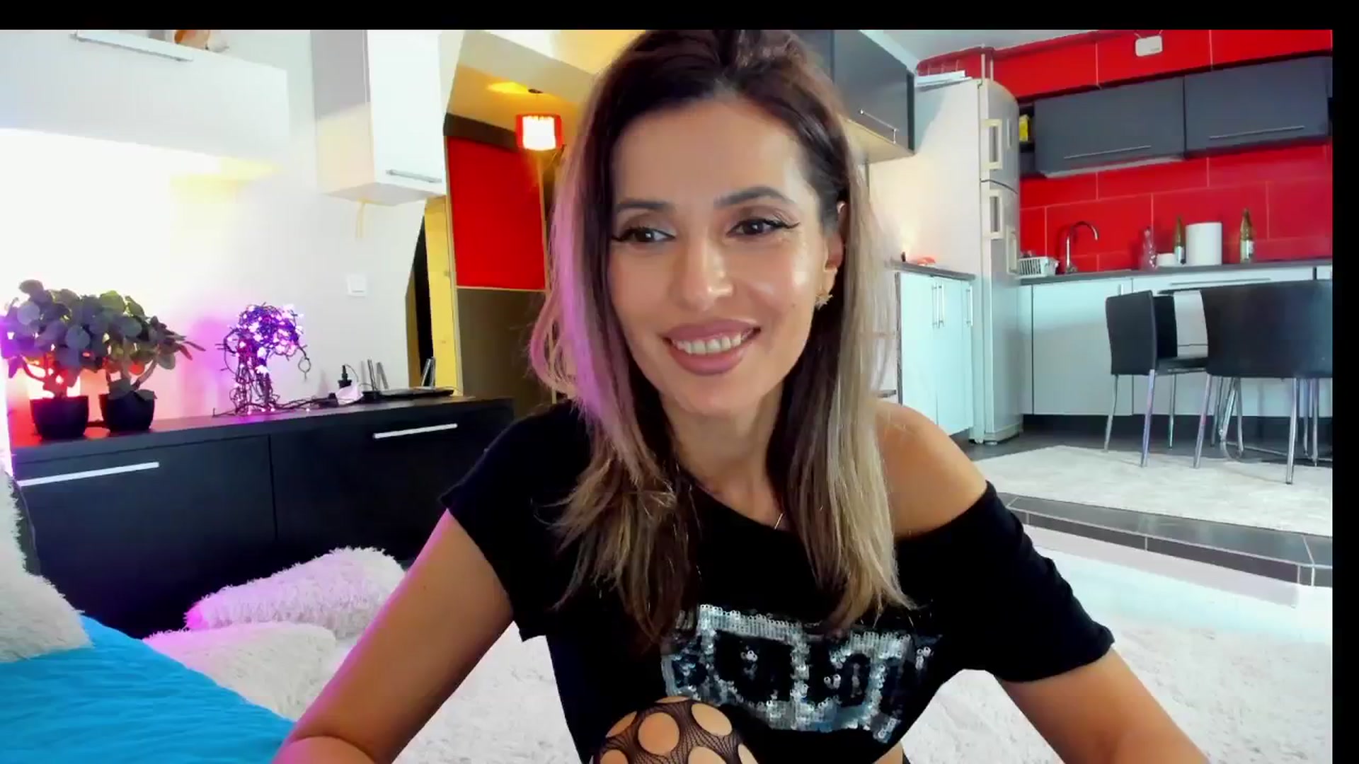 Gallery image thumbnail from SmileyTinaa's myfreecams stream on, 03/20/2025, 22:36 image 18 of 20