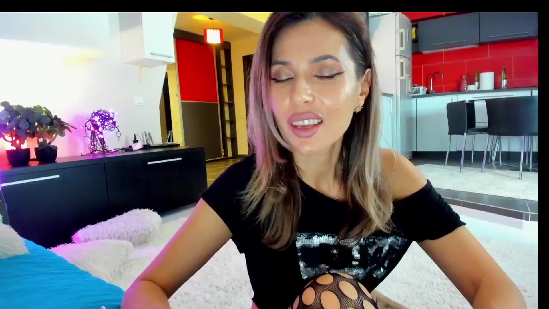 Gallery image thumbnail from SmileyTinaa's myfreecams stream on, 03/20/2025, 22:36 image 7 of 20