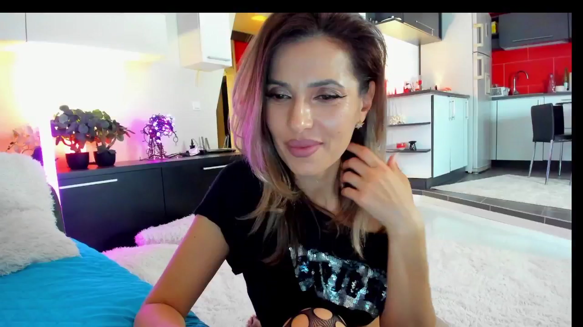 Gallery image thumbnail from SmileyTinaa's myfreecams stream on, 03/21/2025, 24:01 image 10 of 20