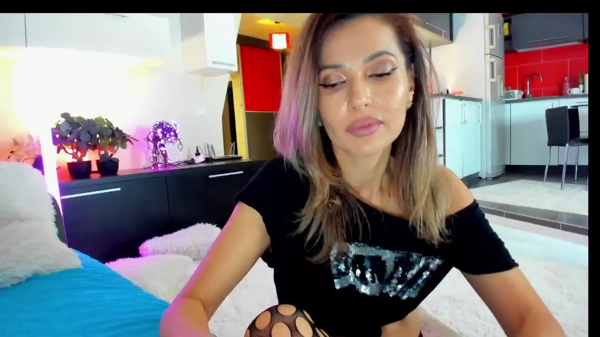 Gallery image thumbnail from SmileyTinaa's myfreecams stream on, 03/21/2025, 24:01 image 20 of 20