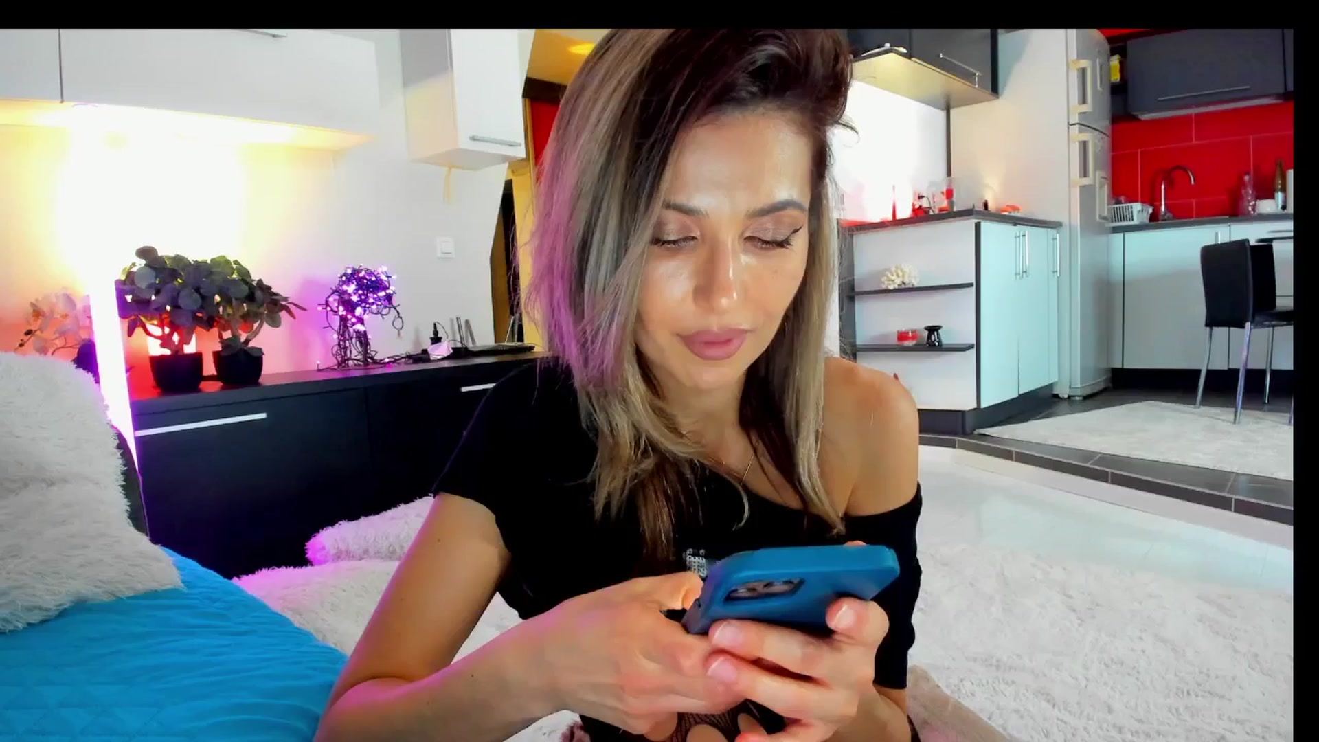 Gallery image thumbnail from SmileyTinaa's myfreecams stream on, 03/21/2025, 24:01 image 2 of 20